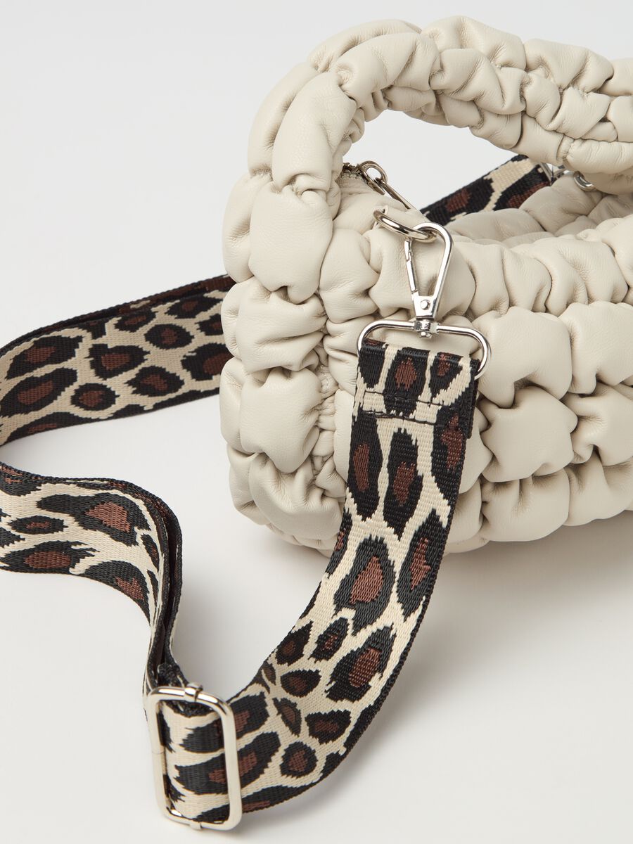 Shoulder strap with animal print pattern_1