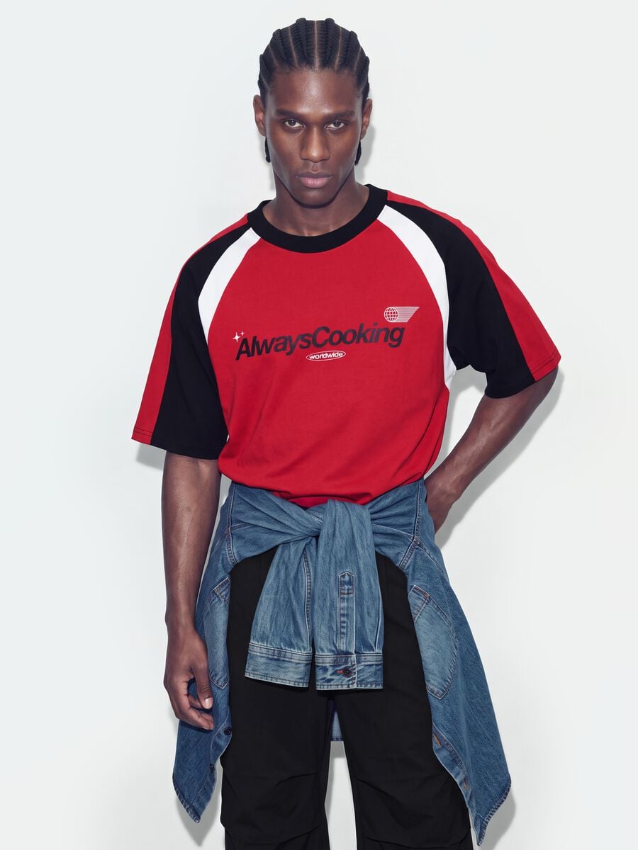 T-shirt rossa in puro cotone con scritta frontale relaxed fit_1