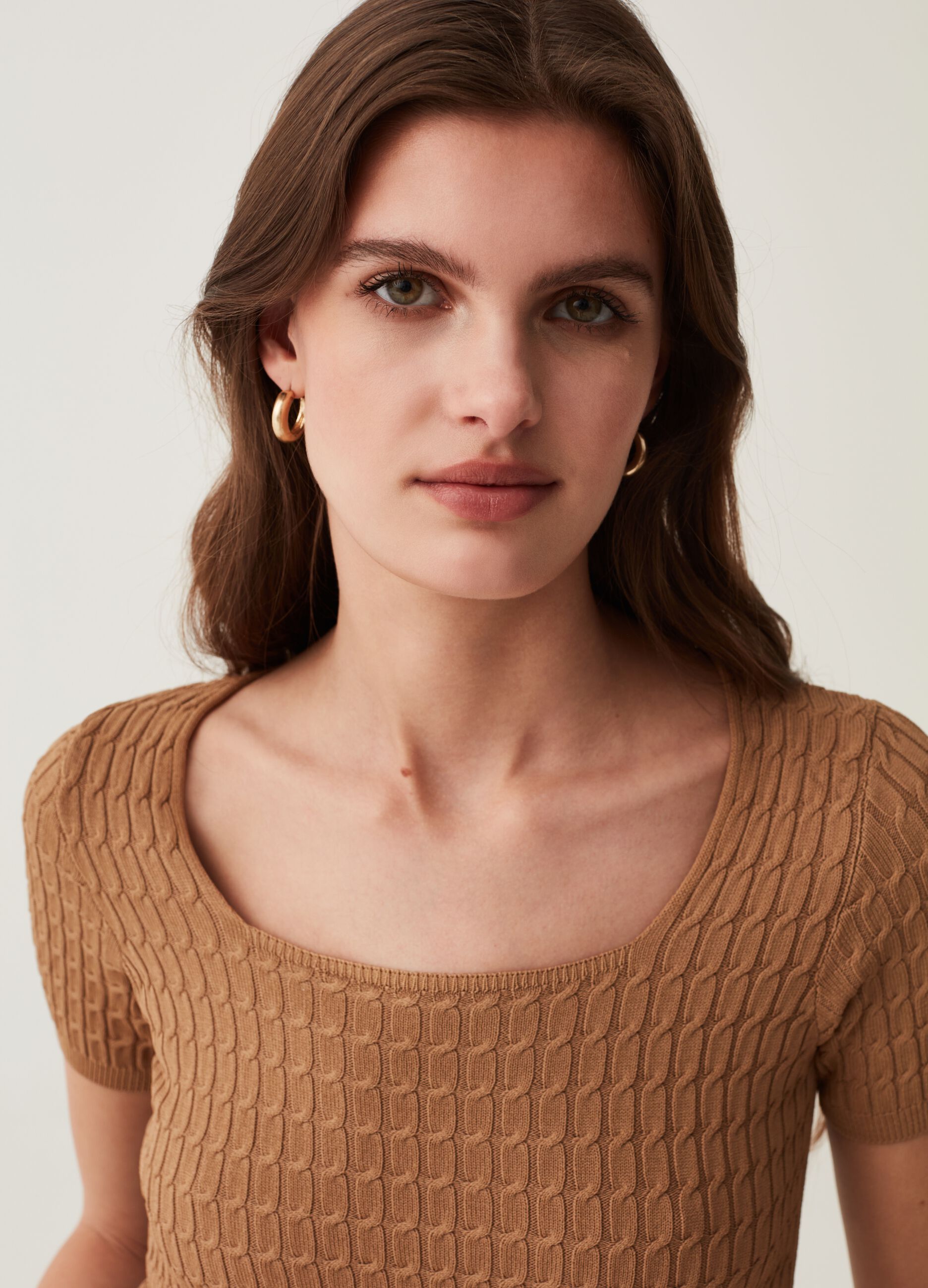 T-shirt cropped con lavorazione a trecce Hybrid_1