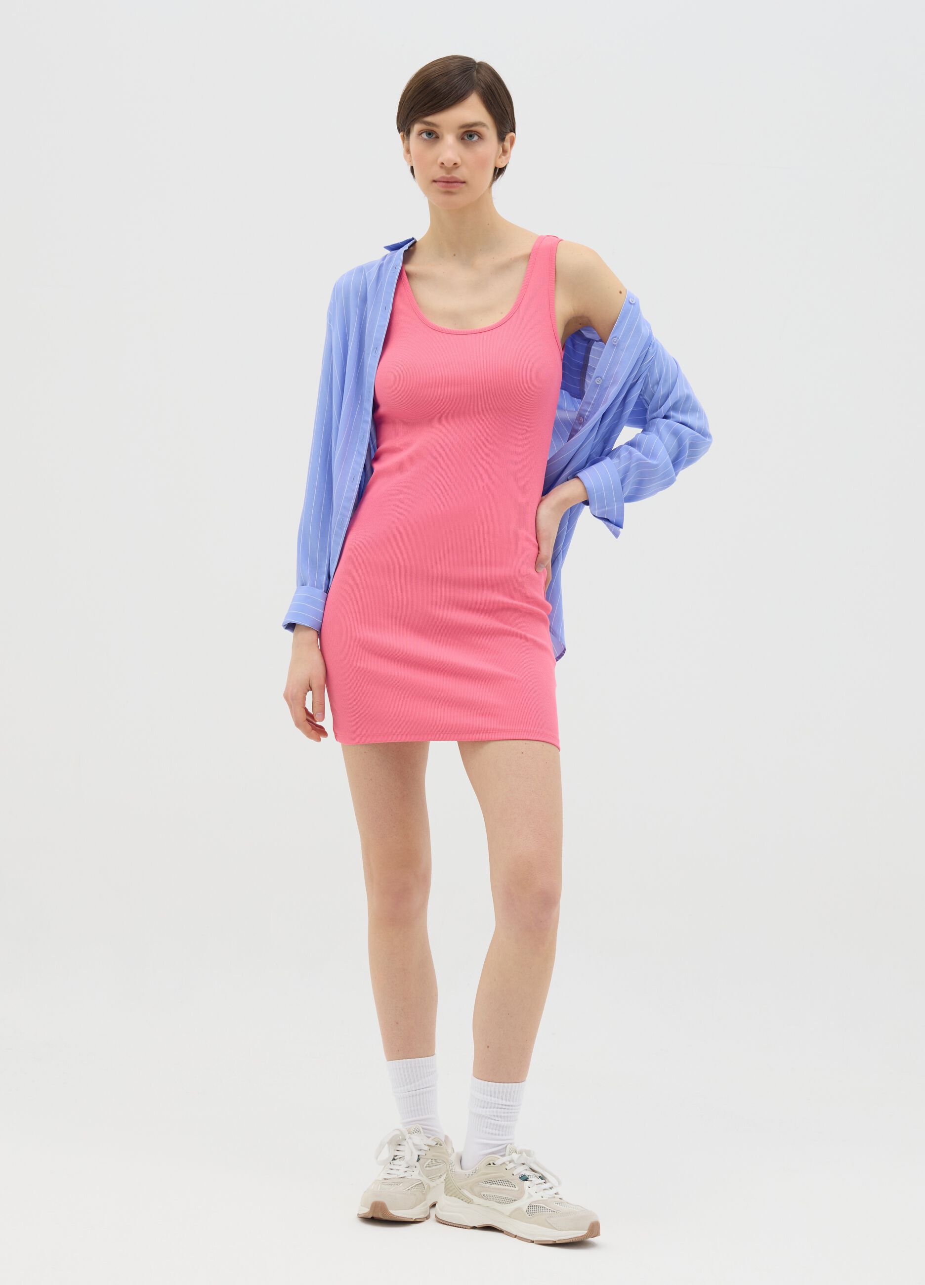 Fitted pink cotton dress with long sleeves