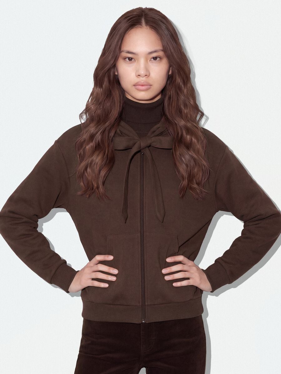 Felpa marrone con cappuccio e fiocco relaxed fit_0