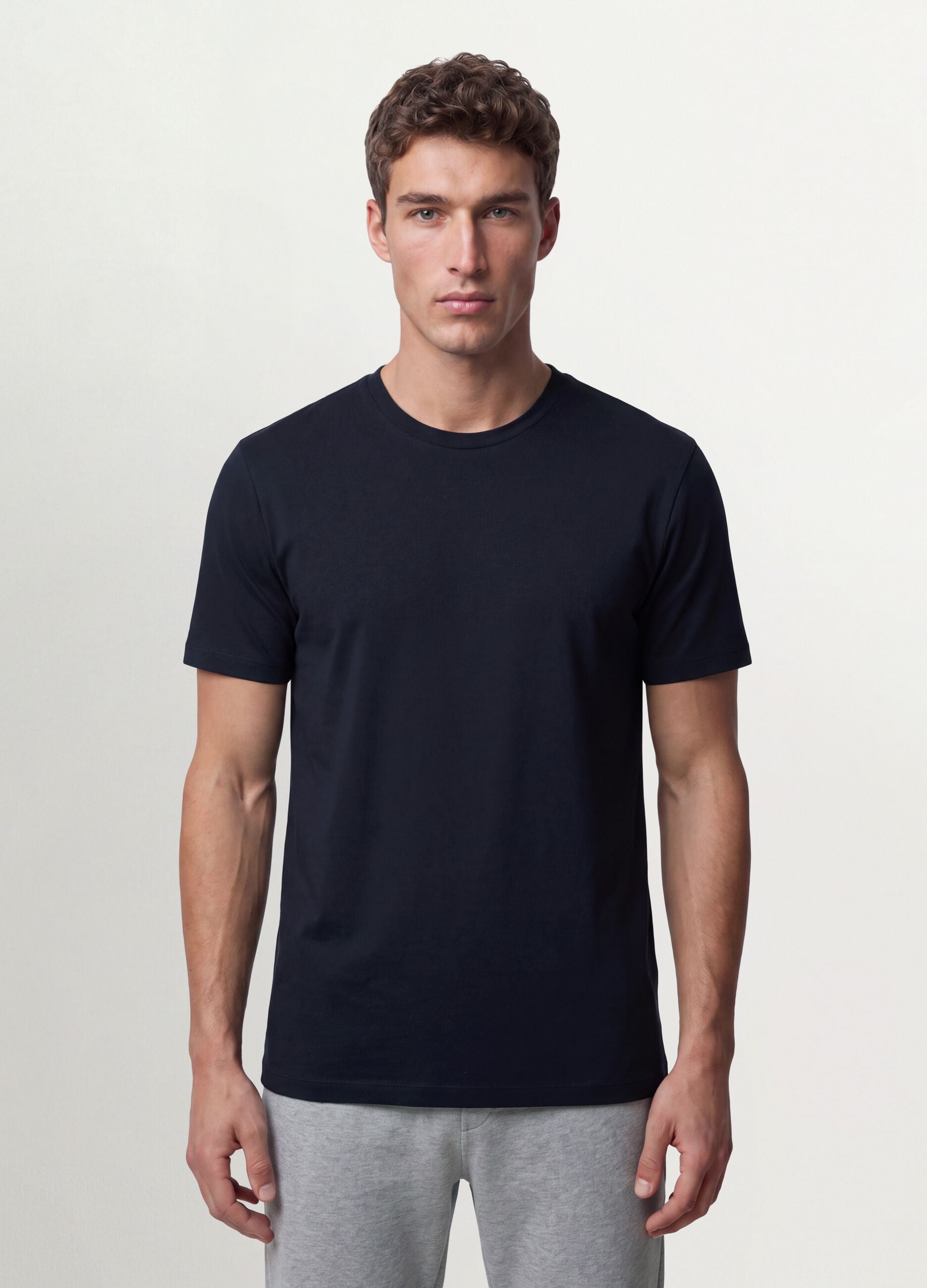 T-shirt nera in cotone organico a maniche corte slim fit