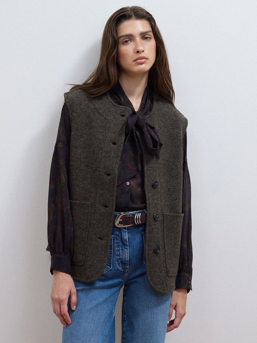 Black pure wool crew-neck gilet with relaxed fit_1