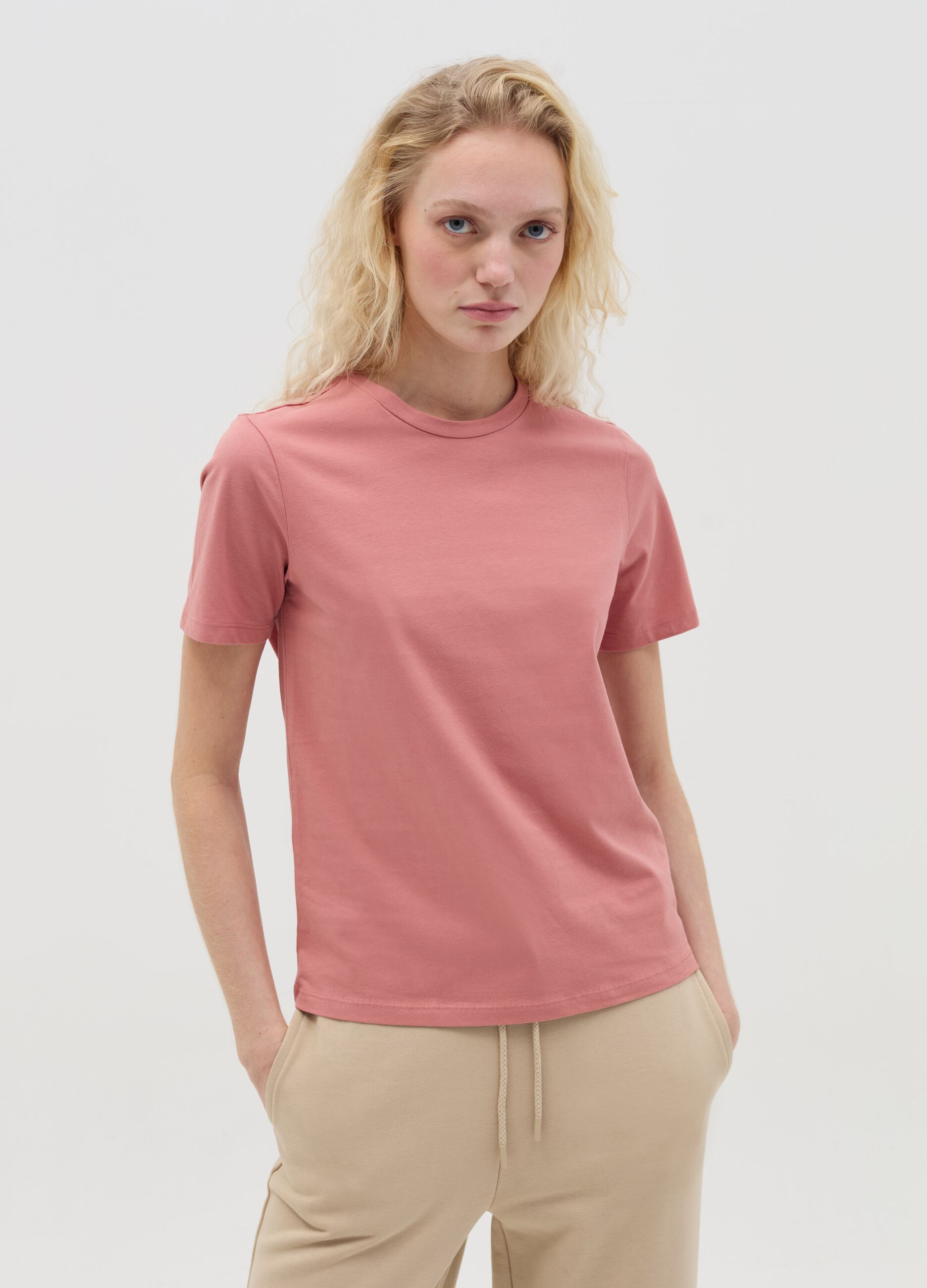 Essential T-shirt in cotton with round neck