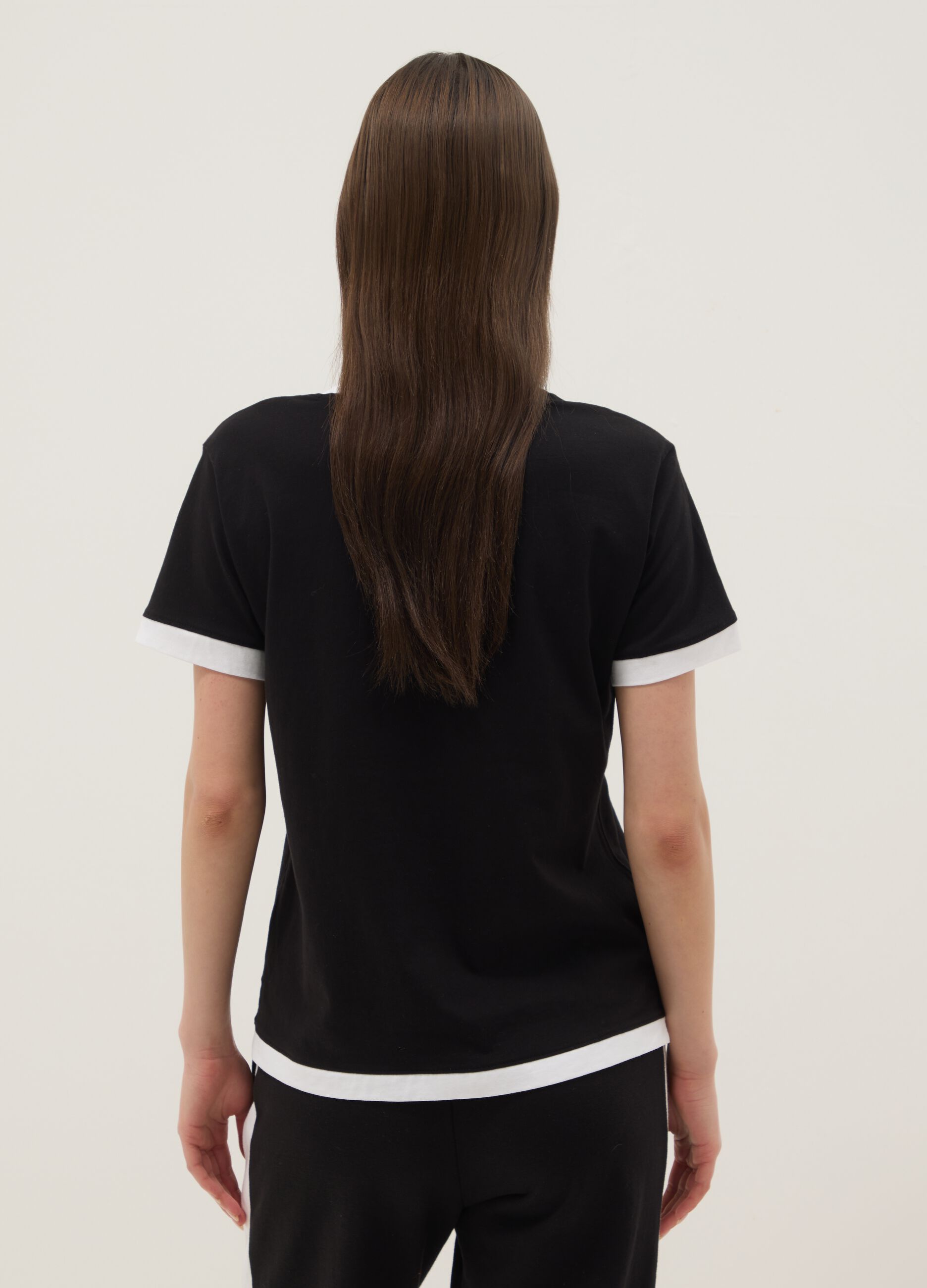 Black pure cotton t-shirt with regular fit and white trims