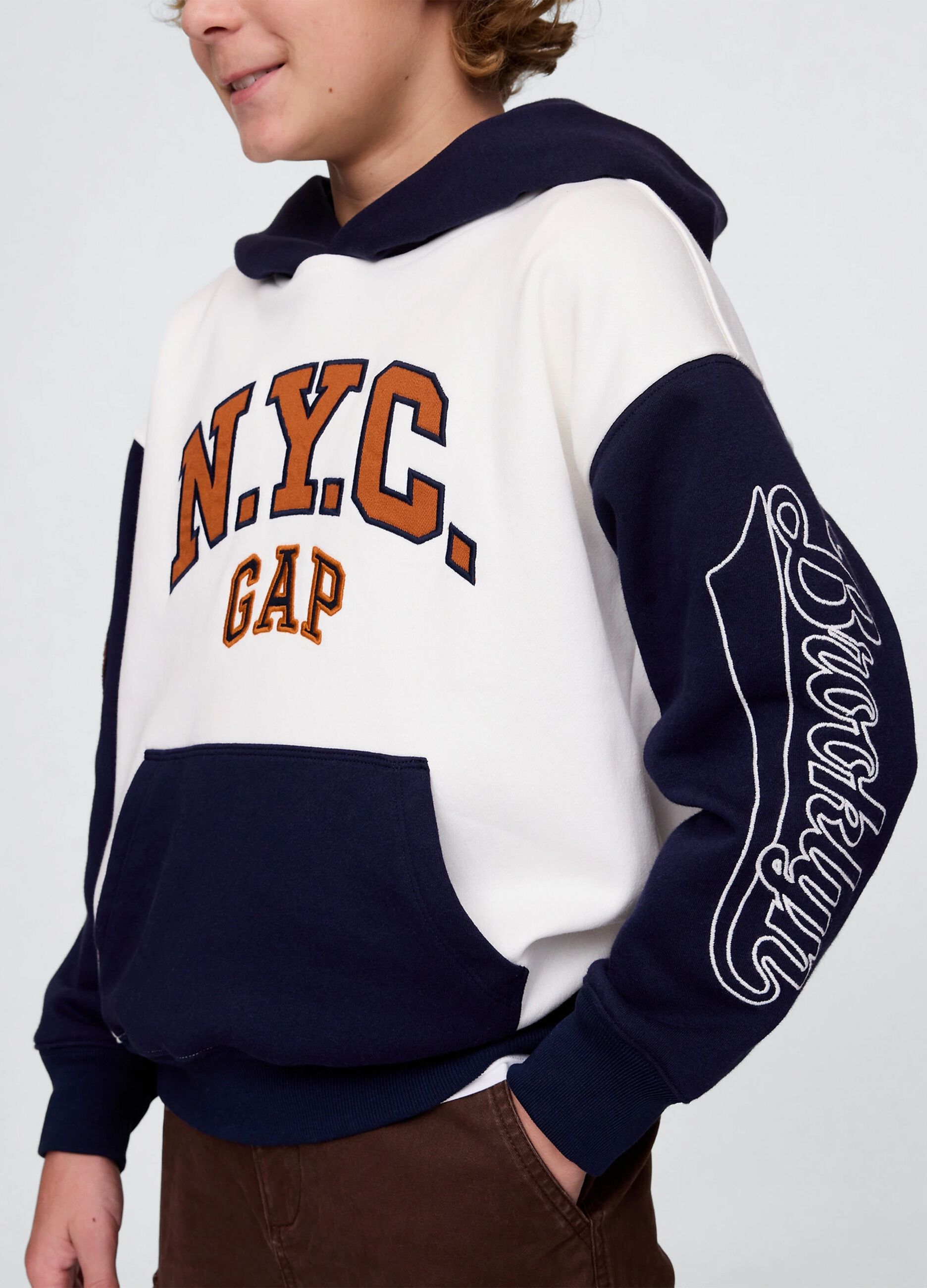 Blue and white sweatshirt with hood and patch
