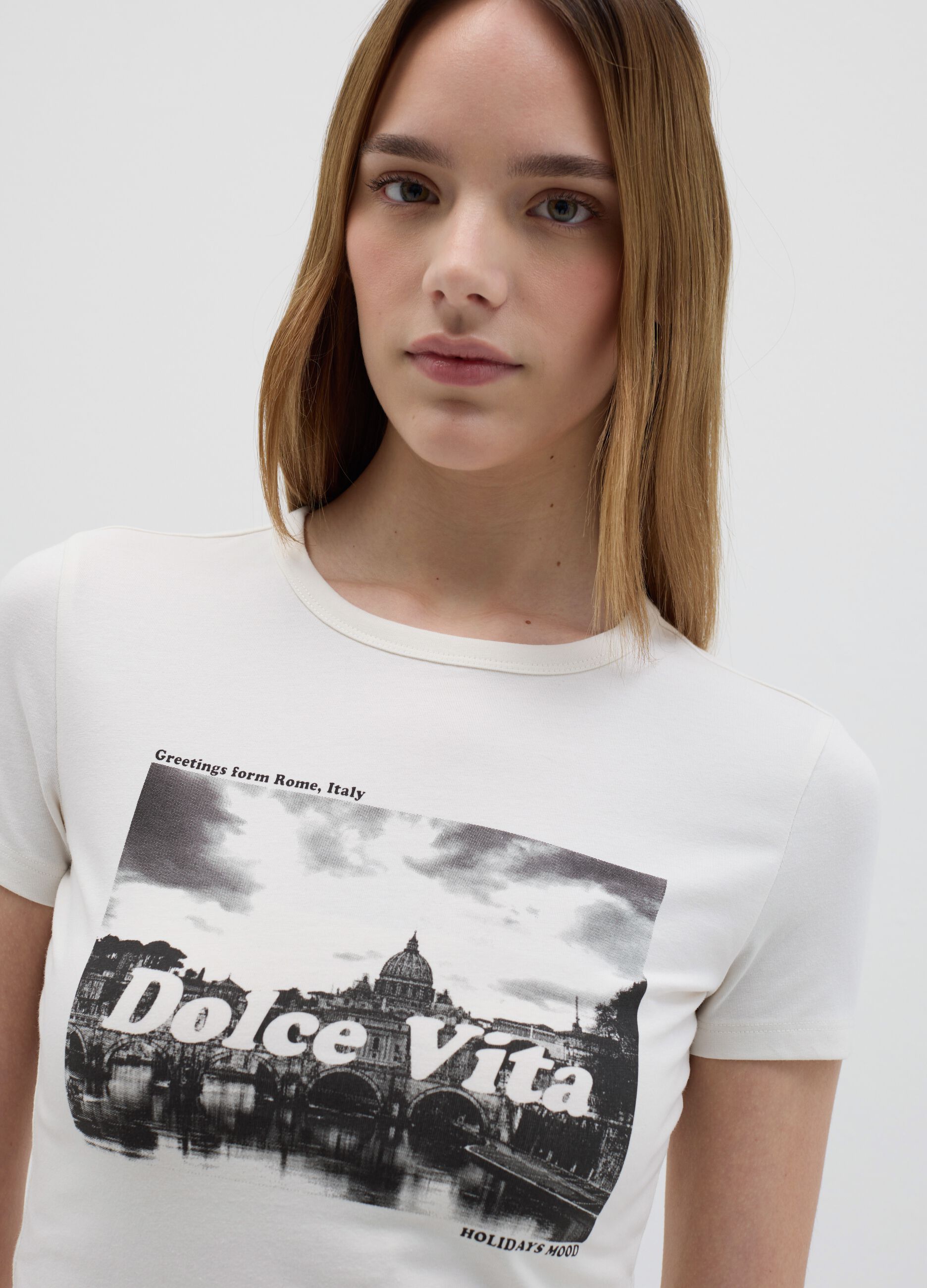 Short-sleeved T-shirt with "Dolce Vita" print