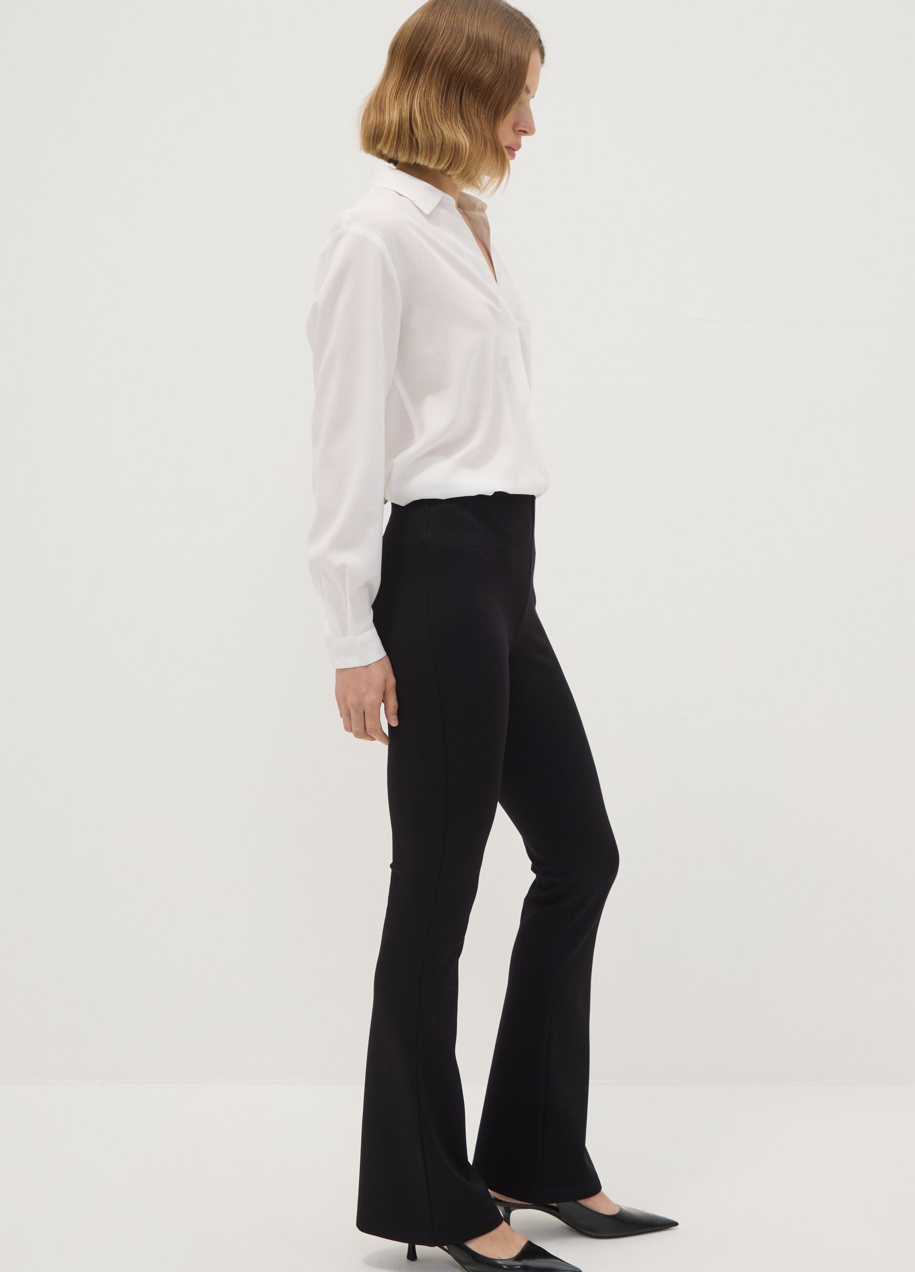 Leggings neri flare fit in punto Milano di viscosa elasticizzata