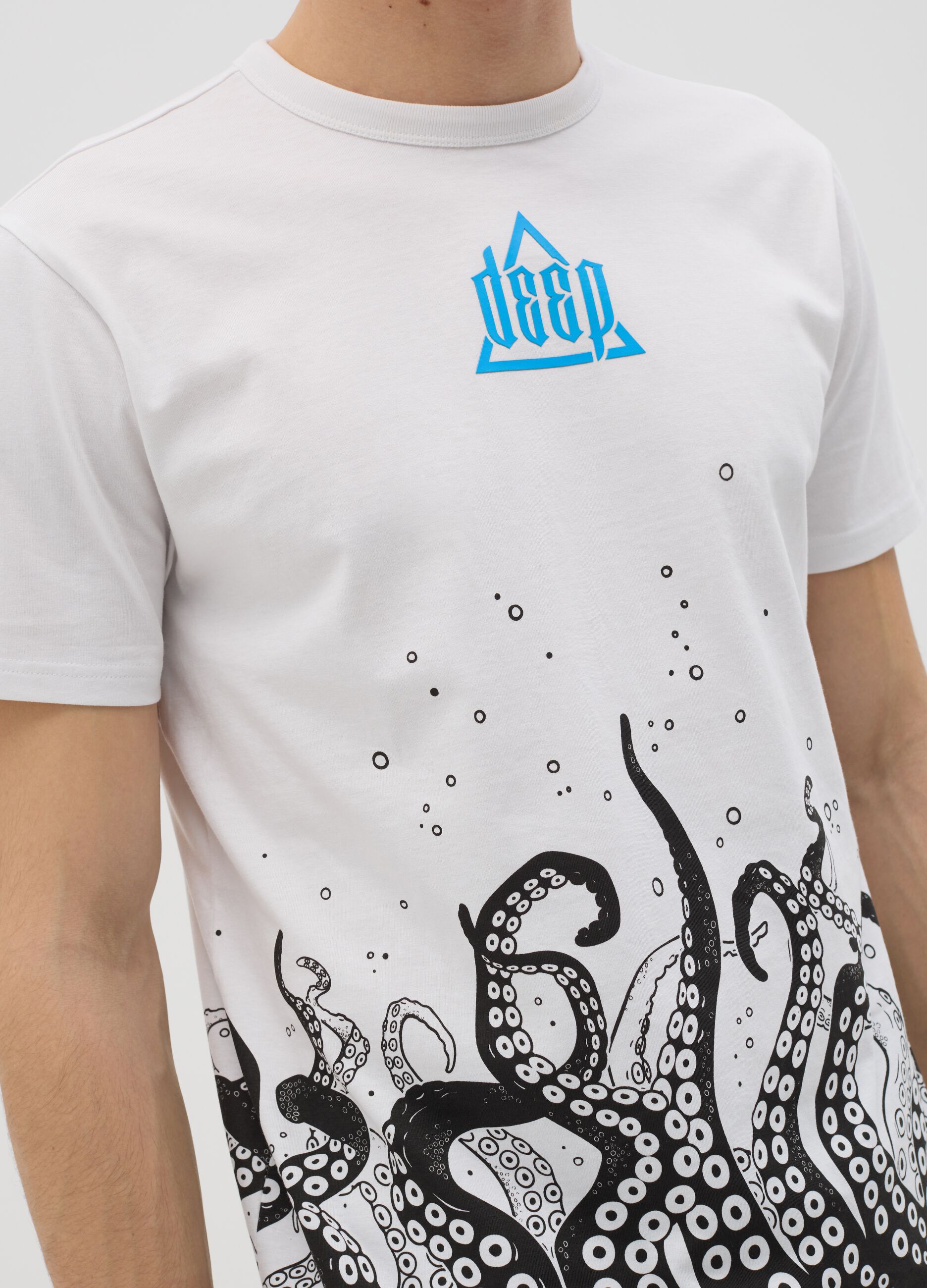 White T-shirt with short sleeves and print
