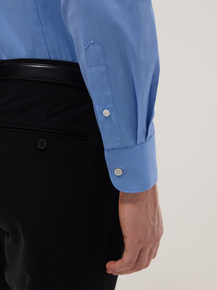 Camicia azzurra in misto cotone slim fit con collo francese_3