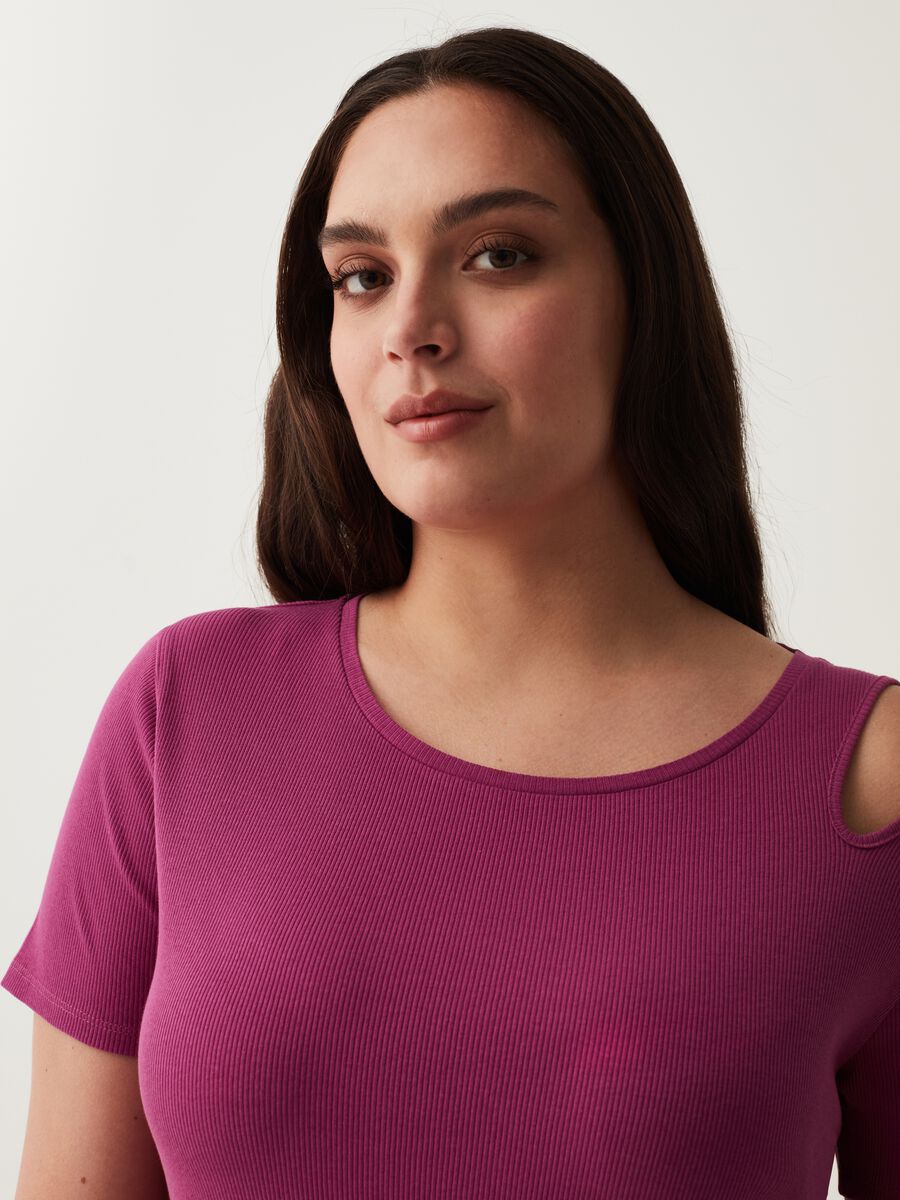 T-shirt a costine con dettaglio cut out Curvy_1