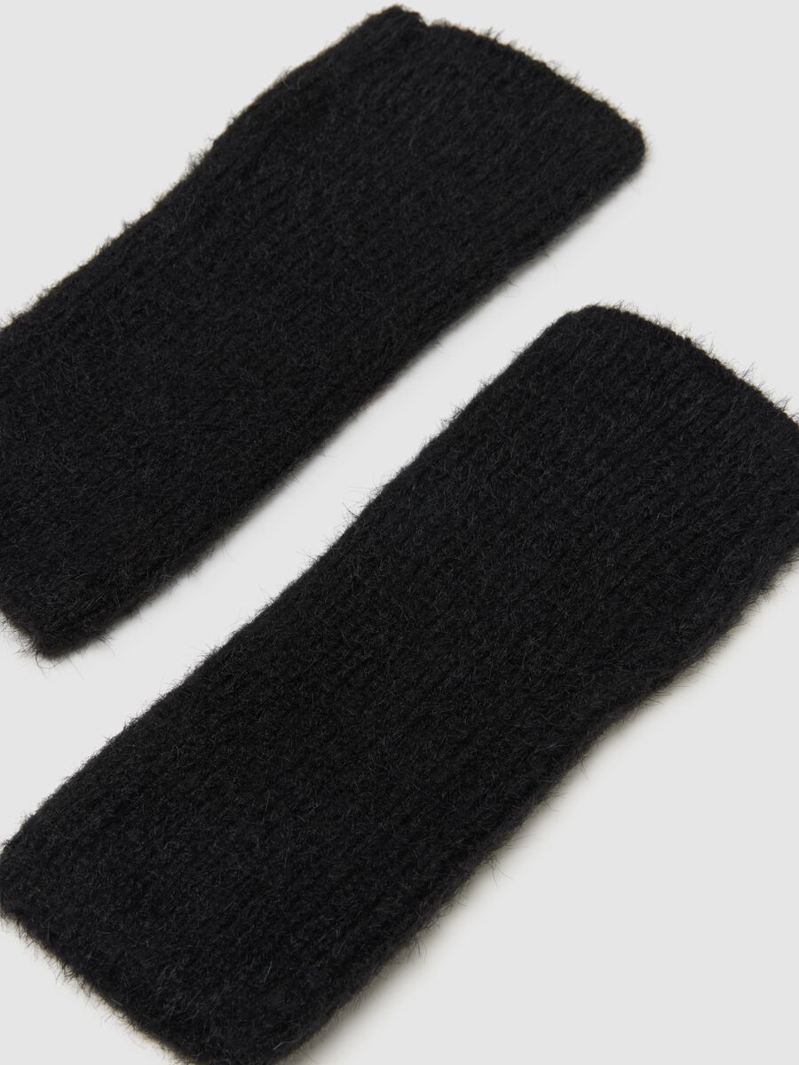 Black fingerless gloves_1