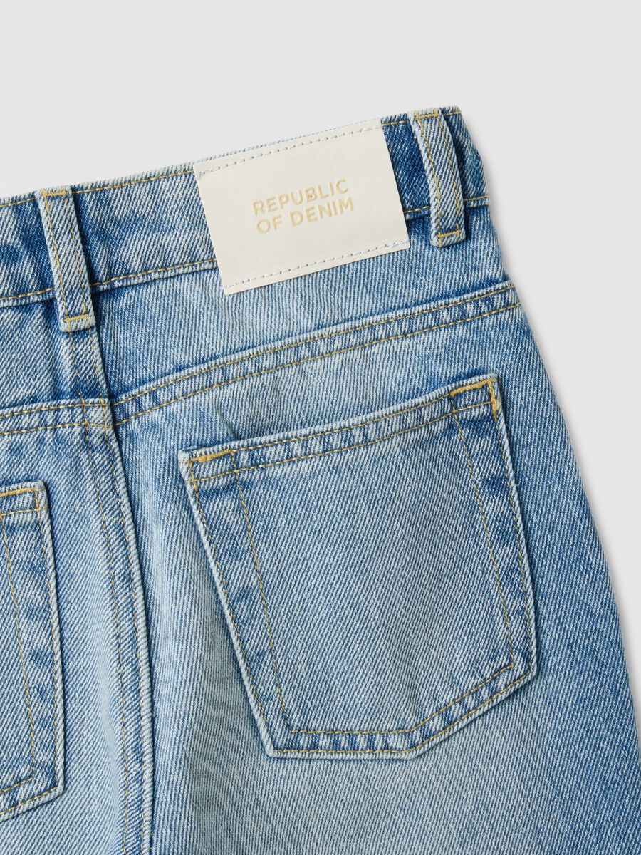Regular fit blue denim jeans in cotton blend for children_3