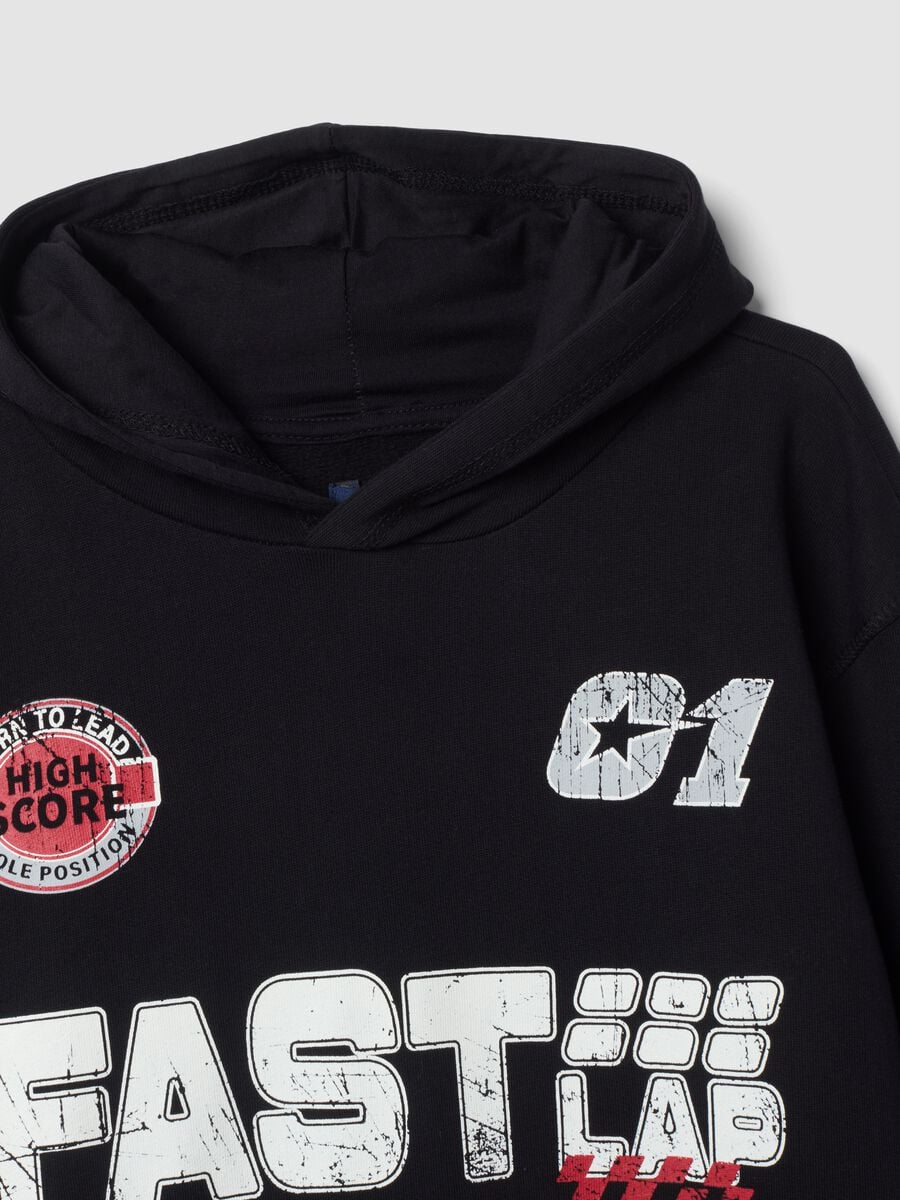 Hoodie nera in puro cotone organico con stampe racing relaxed fit_2