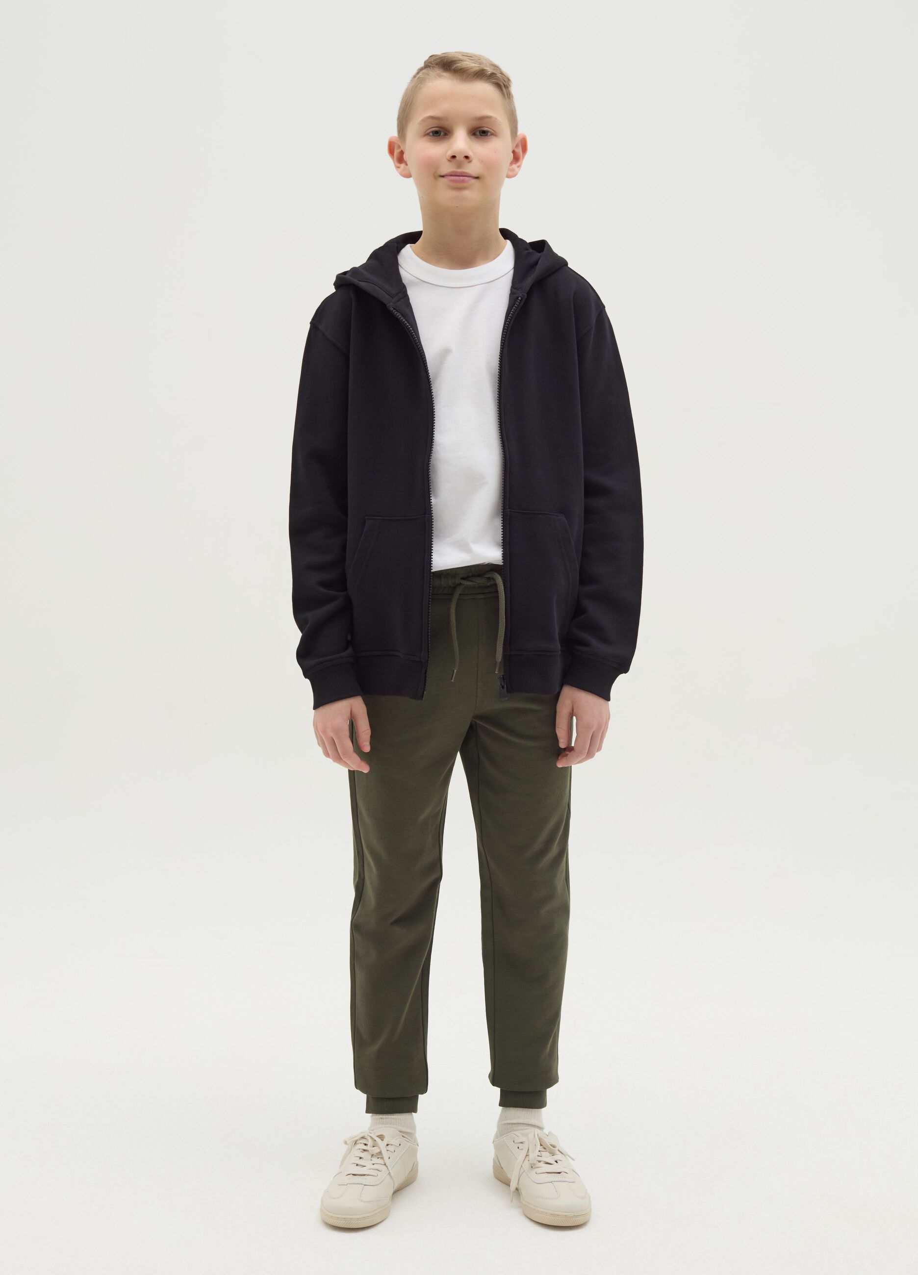 Slim-fit joggers with drawstring