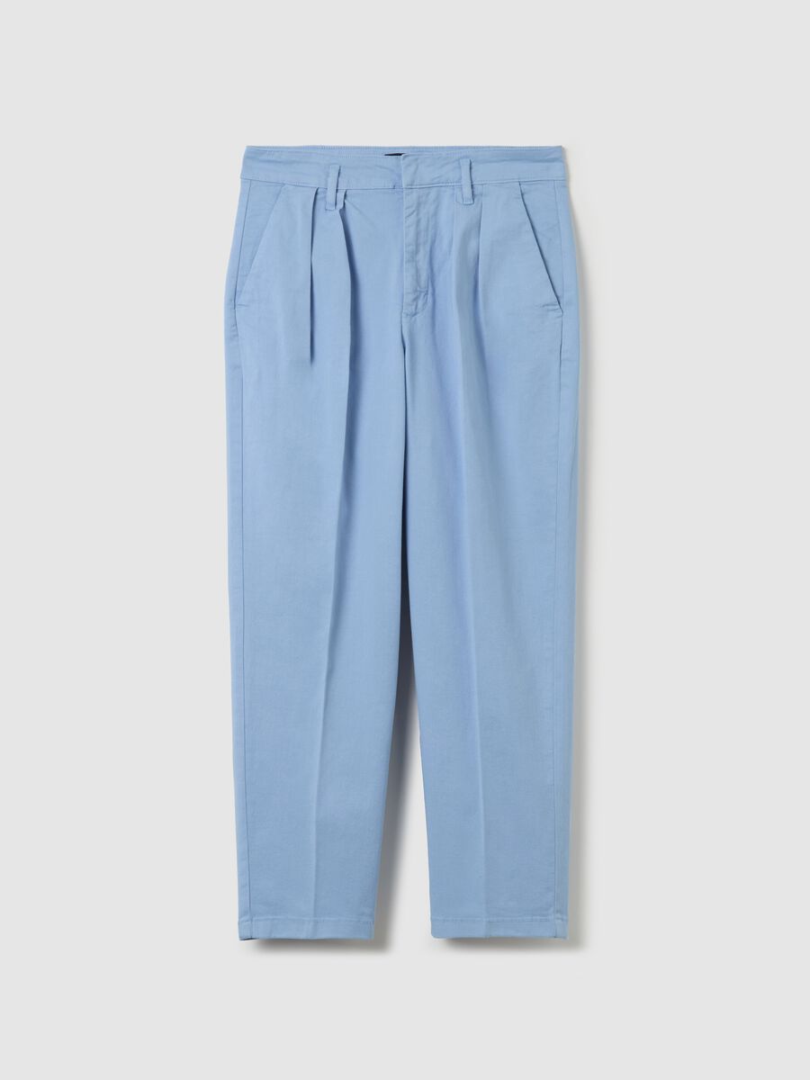 Cropped chino trousers with darts_4