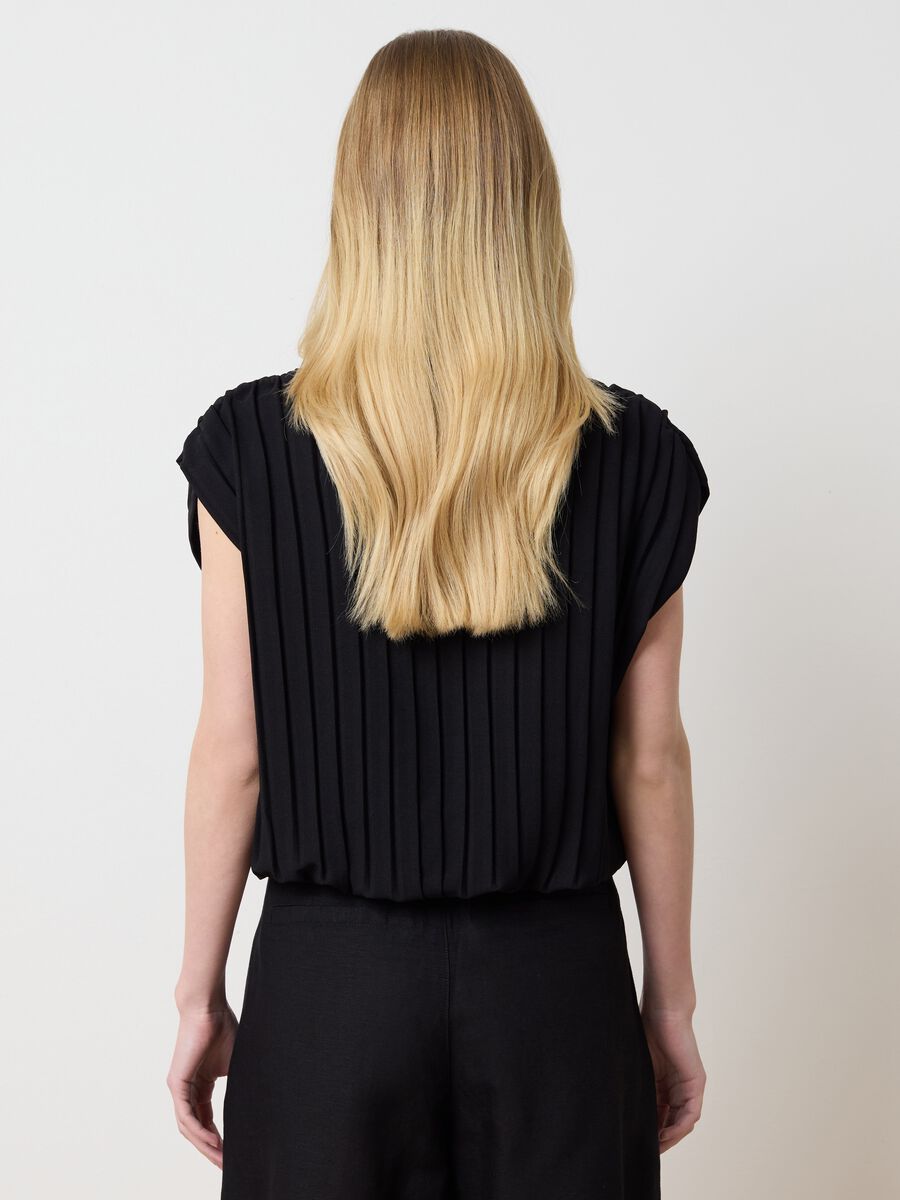 Black sleeveless T-shirt with flat ribbing_3