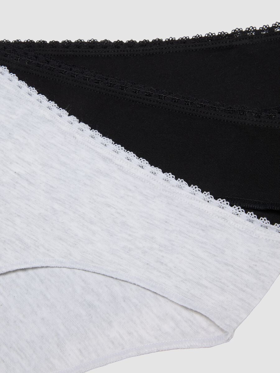 Three-pack of black and white briefs in stretch organic cotton blend_2