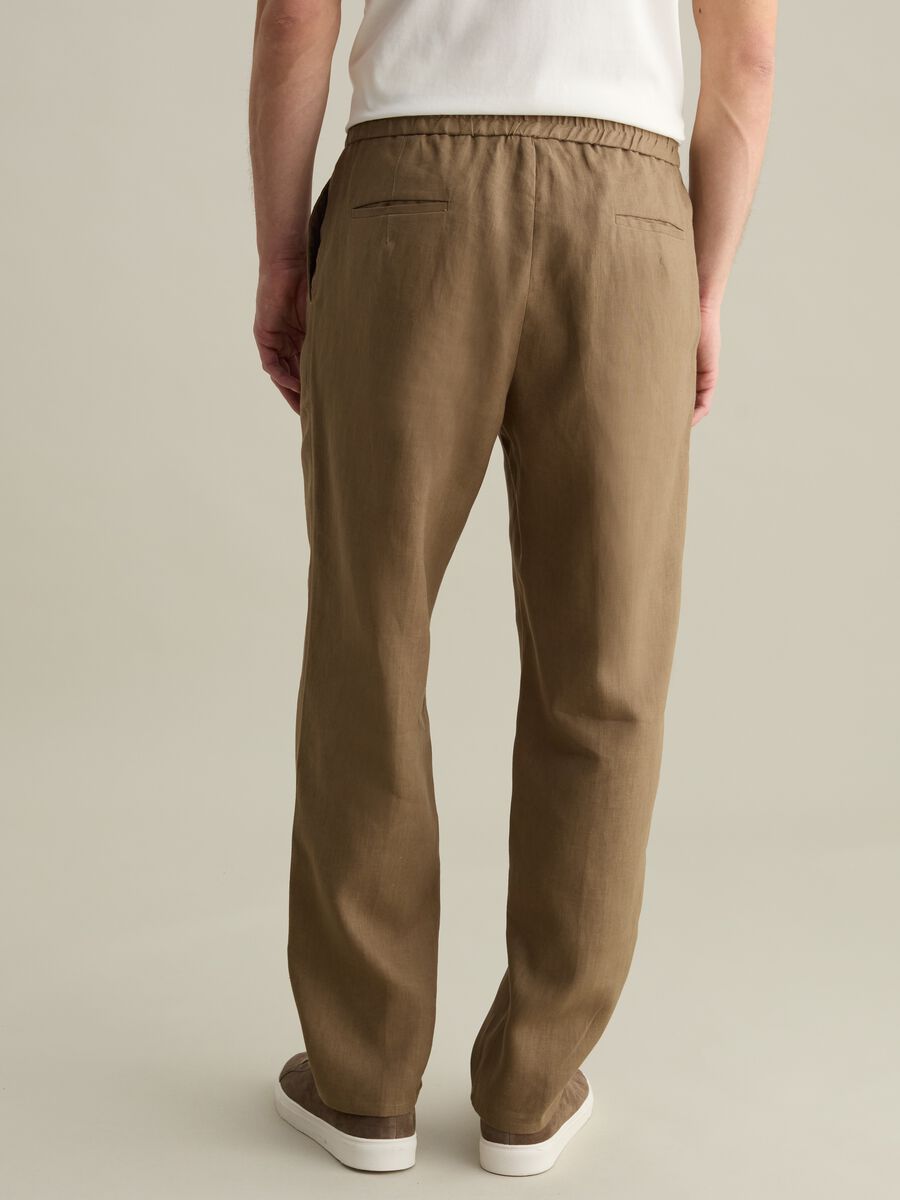 Contemporary trousers in linen_2