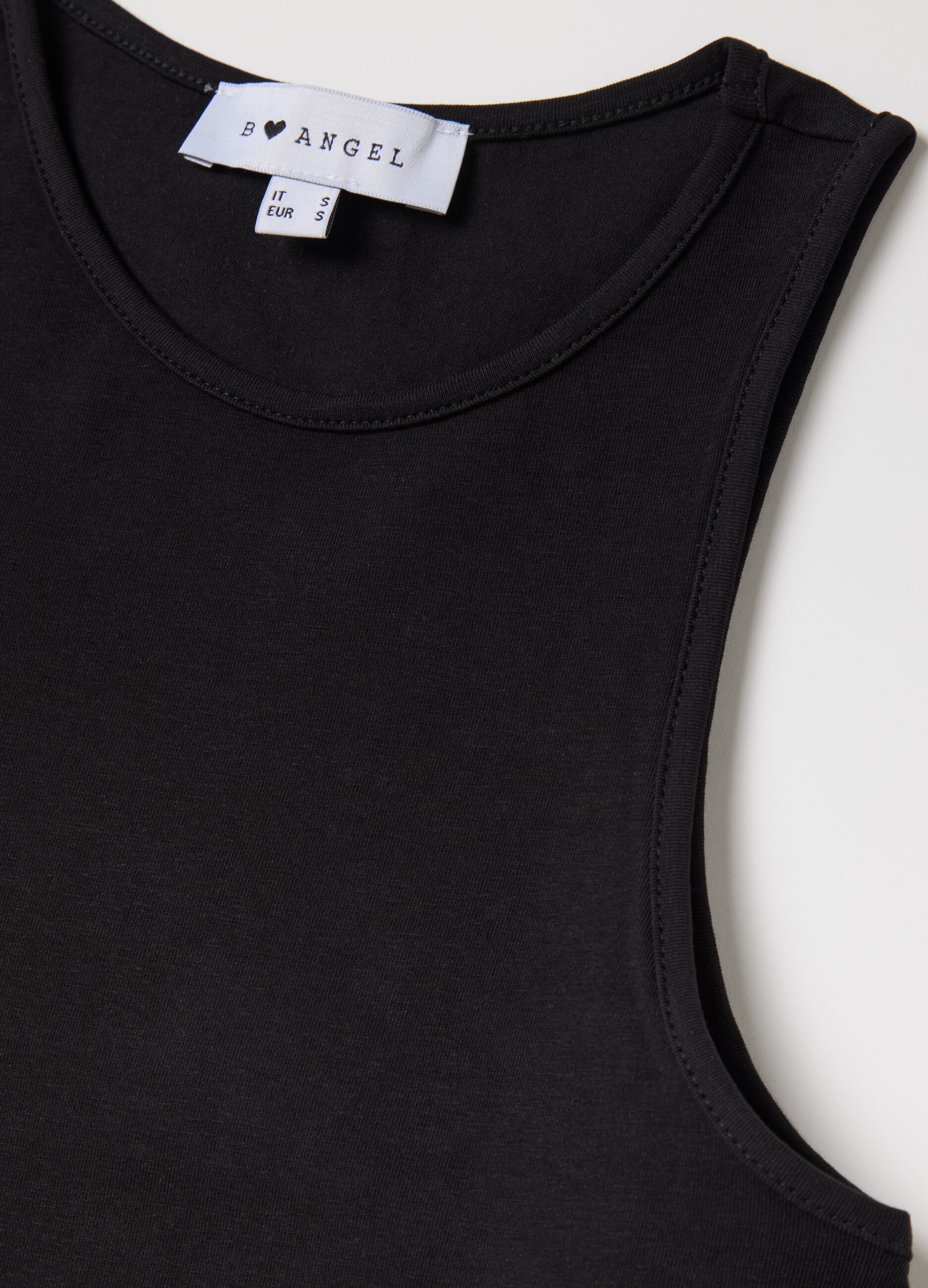 Top corto da donna in cotone elasticizzato nero fitted