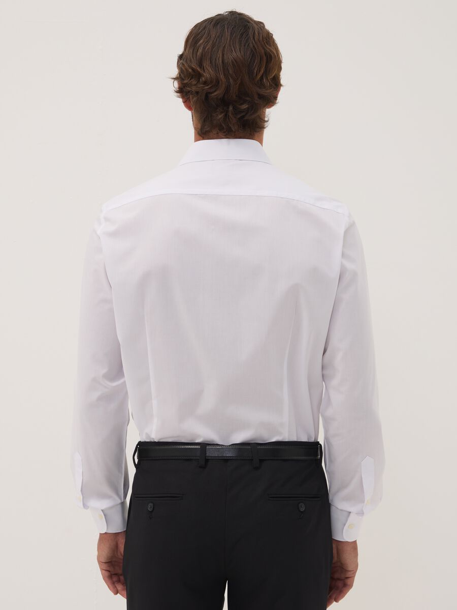 Camicia bianca slim fit con colletto classico easy iron_3