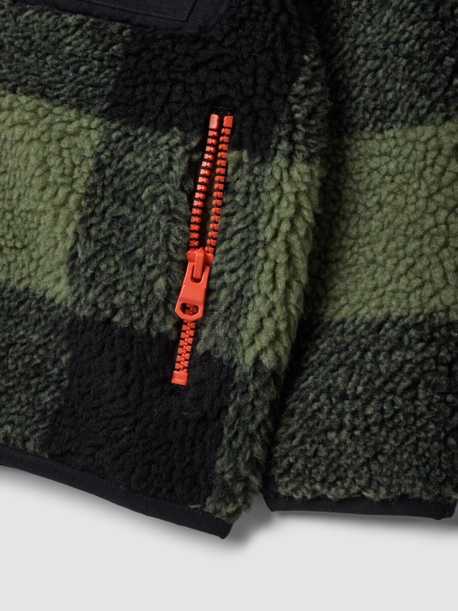 Felpa sherpa verde e nera girocollo a quadri con zip over fit_3