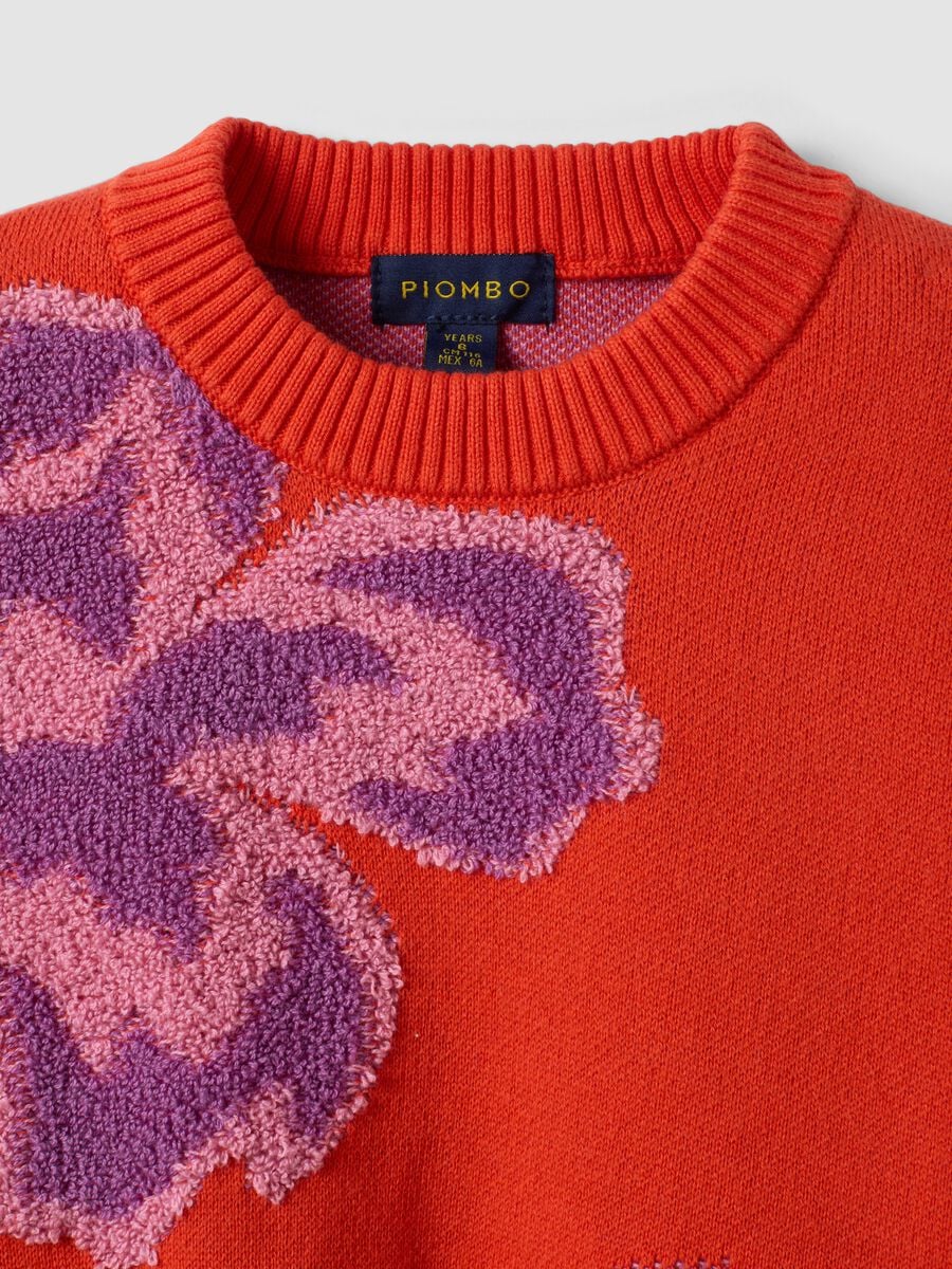 Maglia rossa in puro cotone a girocollo con fantasia floreale per bambina_5