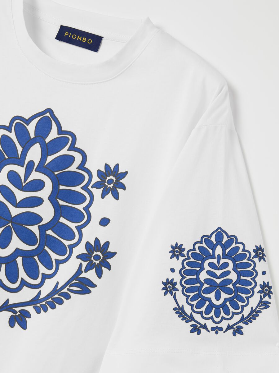 T-shirt with ethnic design print_5