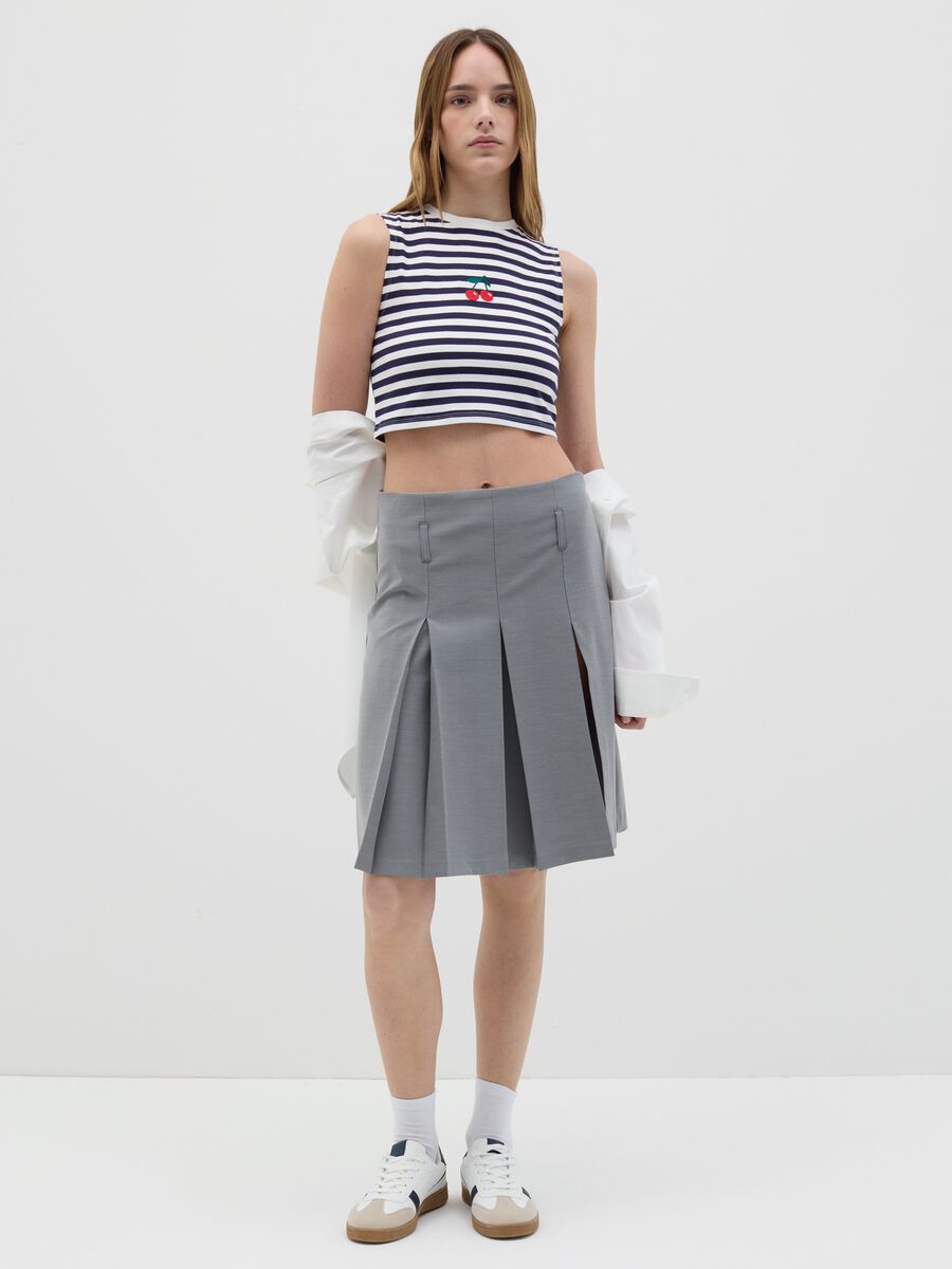 White and blue cropped tank top with embroidery_1