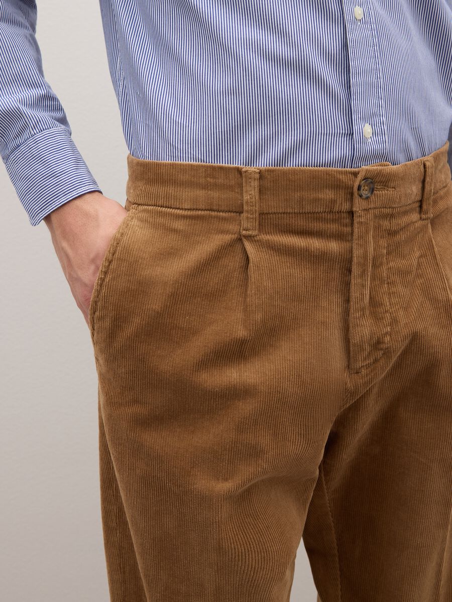 Brown cotton blend regular fit trousers_3
