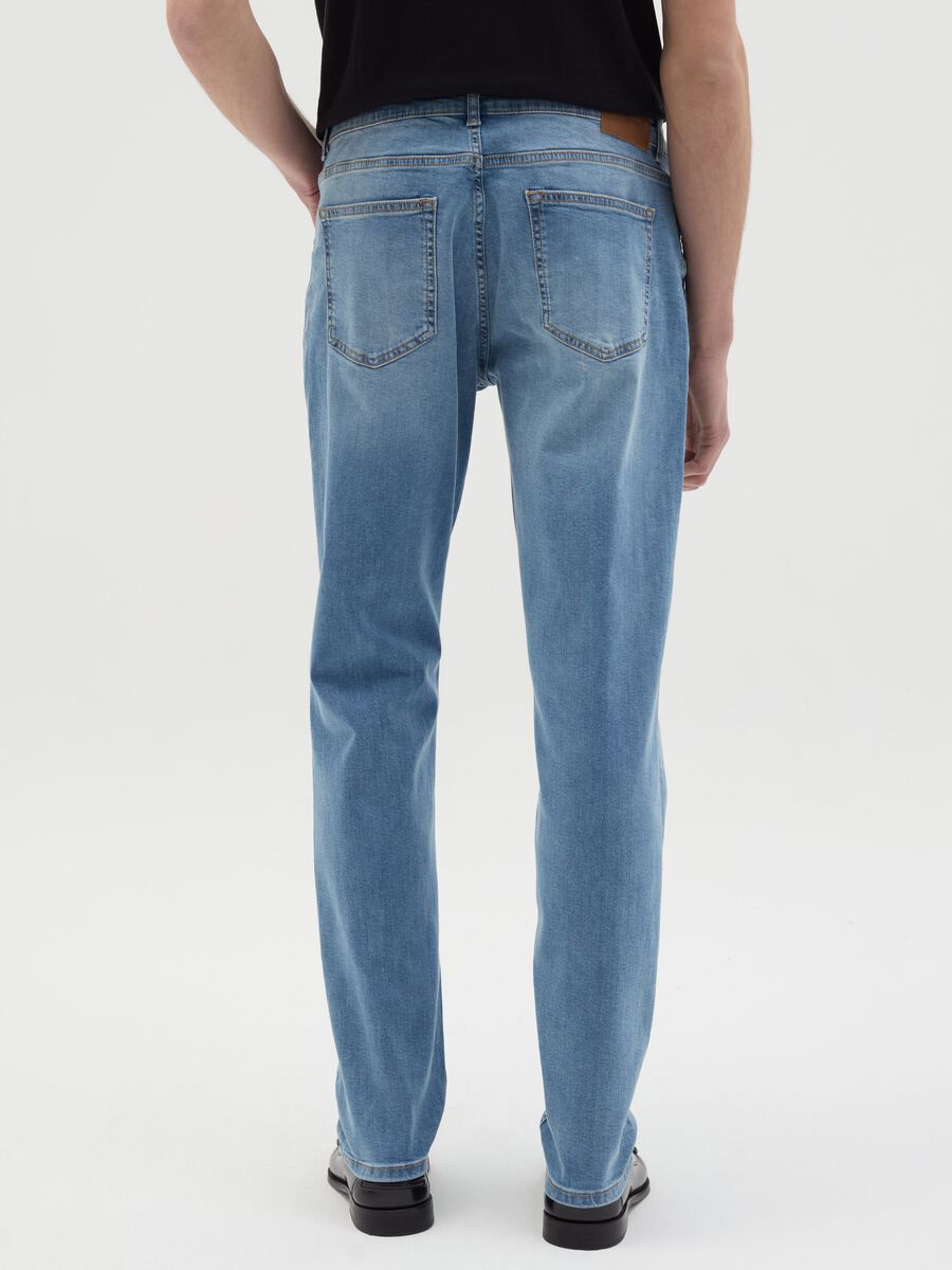 Slim-fit jeans with five pockets_3