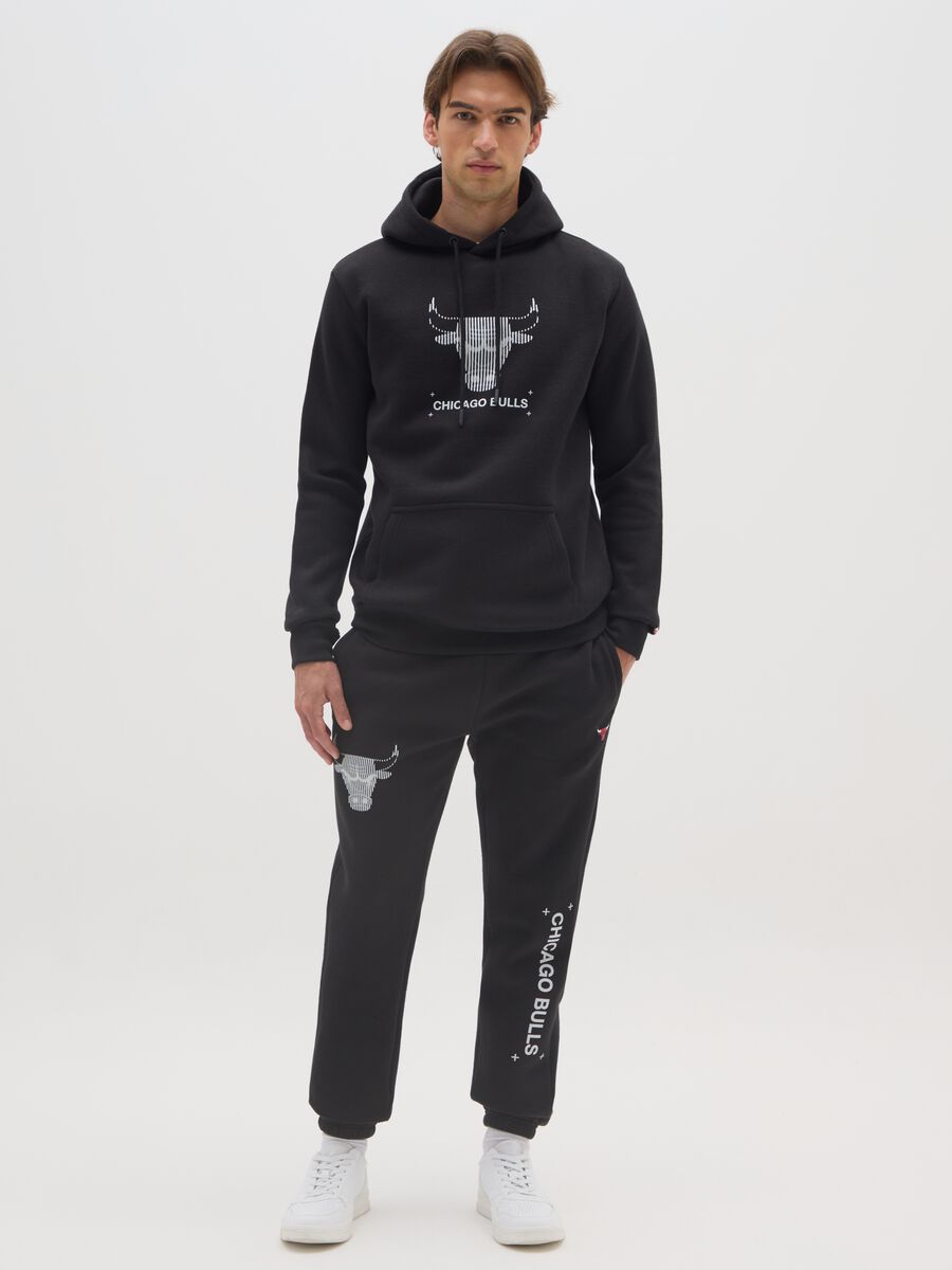 Black cotton blend hoodie with Chicago Bulls logo_1