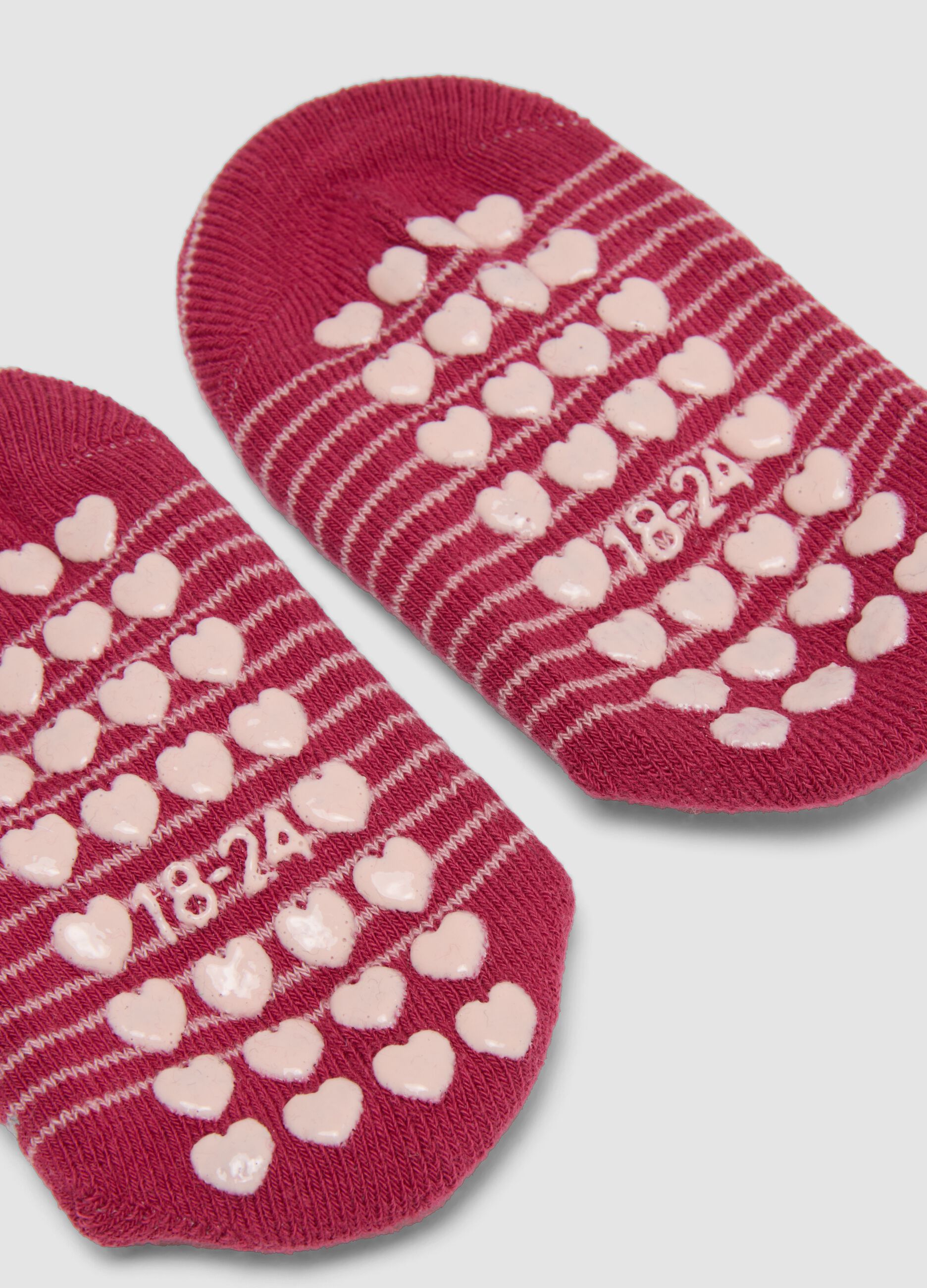 Red non-slip organic stretch cotton socks with kitten