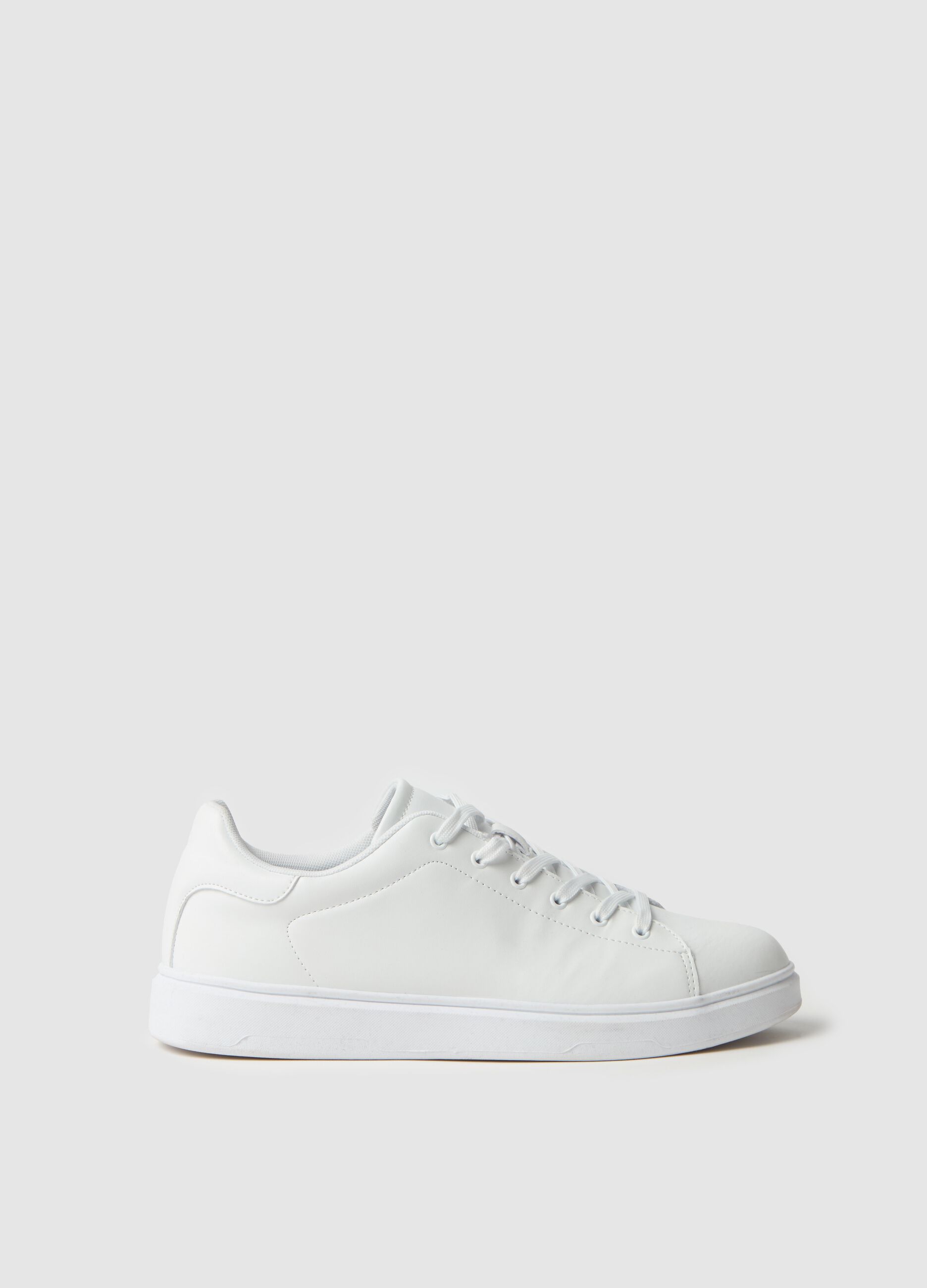 Sneakers with laces