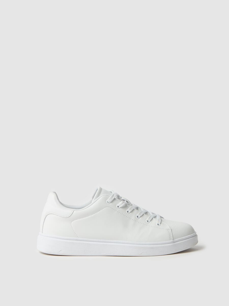 Sneakers with laces_0