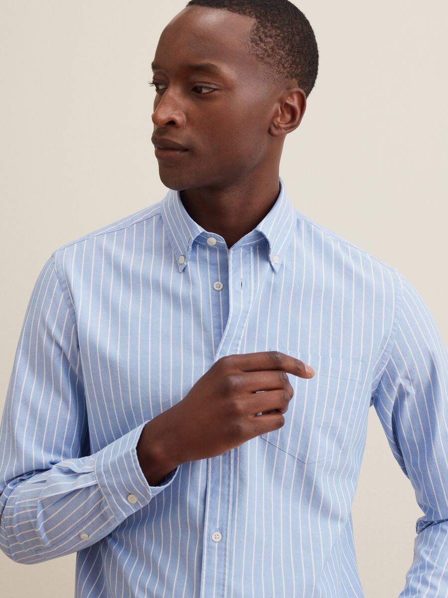 Camicia in cotone oxford a righe con tasca_3