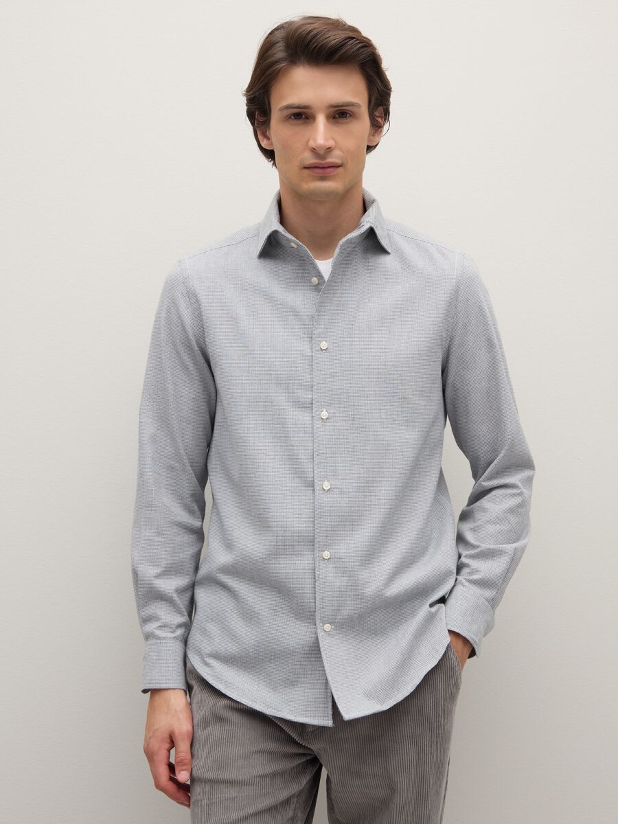 Grey checked cotton blend shirt in regular fit_1