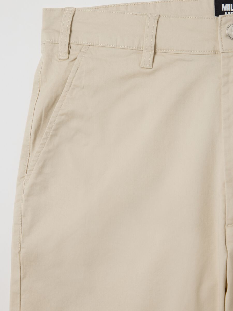 Men’s regular-fit beige shorts in stretch cotton_5
