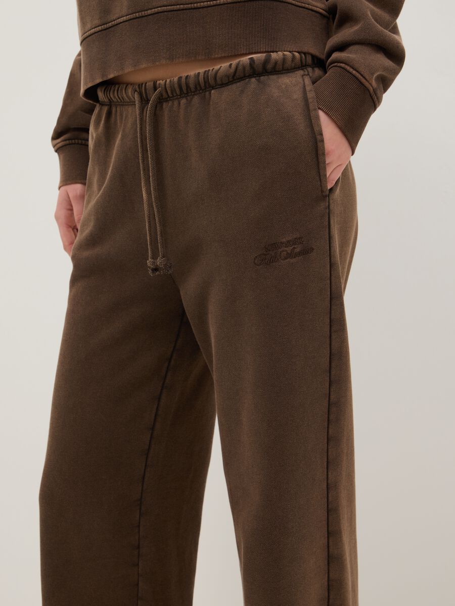 Brown jogger trousers in cotton blend regular fit_3
