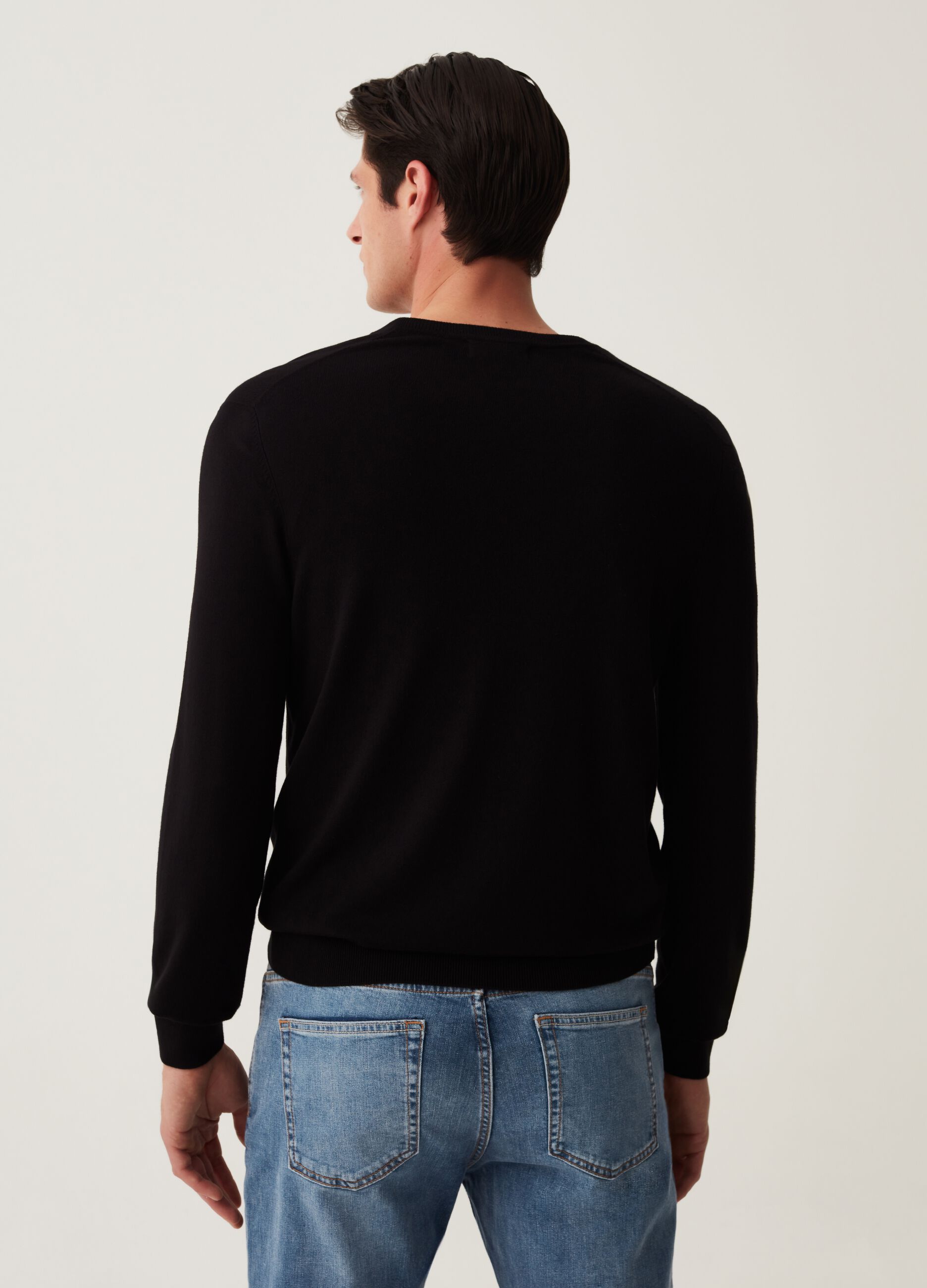 Pullover con scollo a V_2