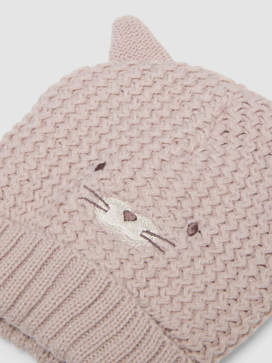 Cappello viola in maglia con orecchie applicate_2