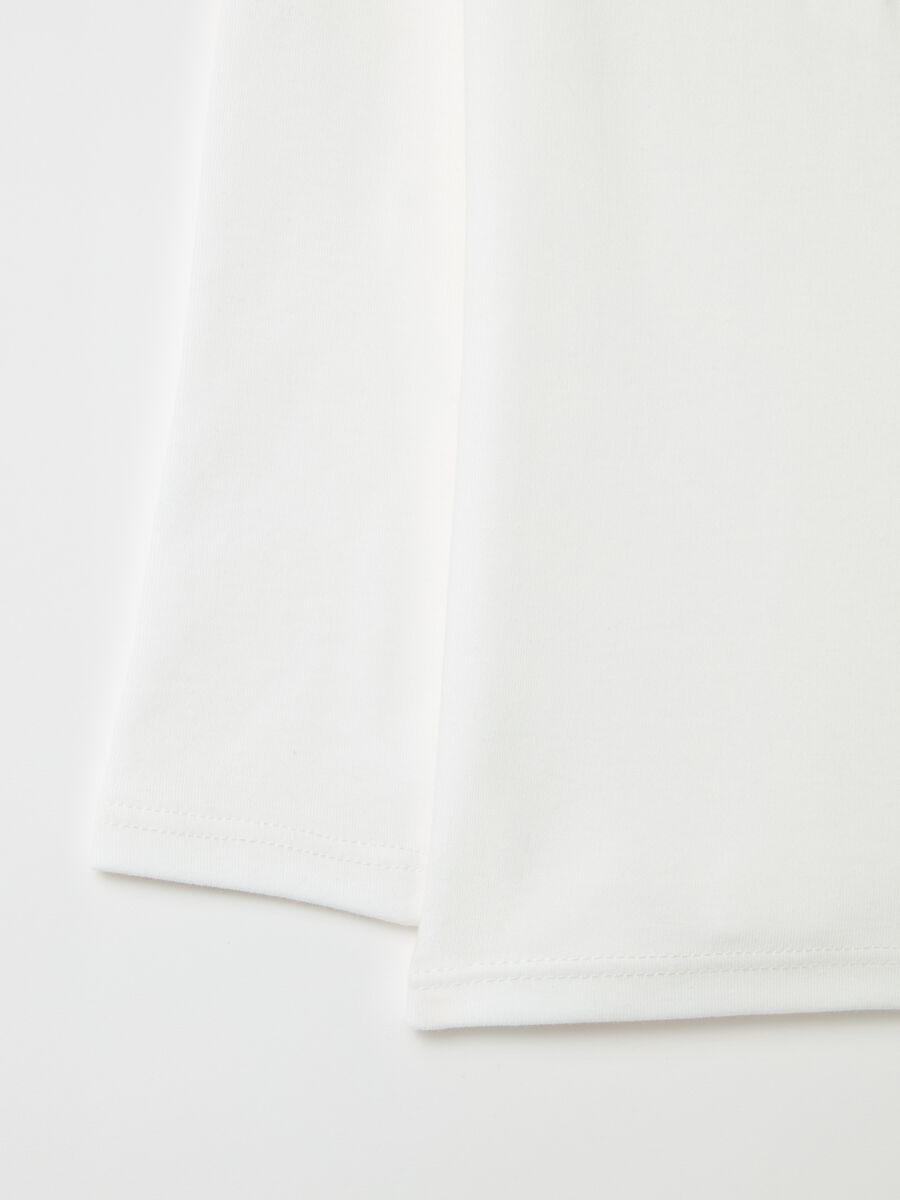 T-shirt in cotton with high neck and ruffles_3