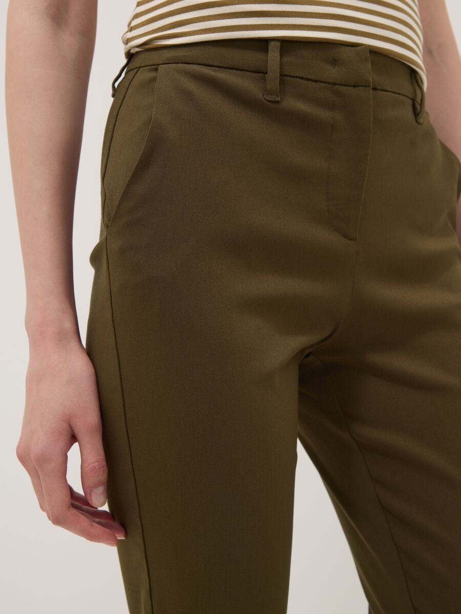 Pantaloni chino verdi in viscosa elasticizzata slim fit_3