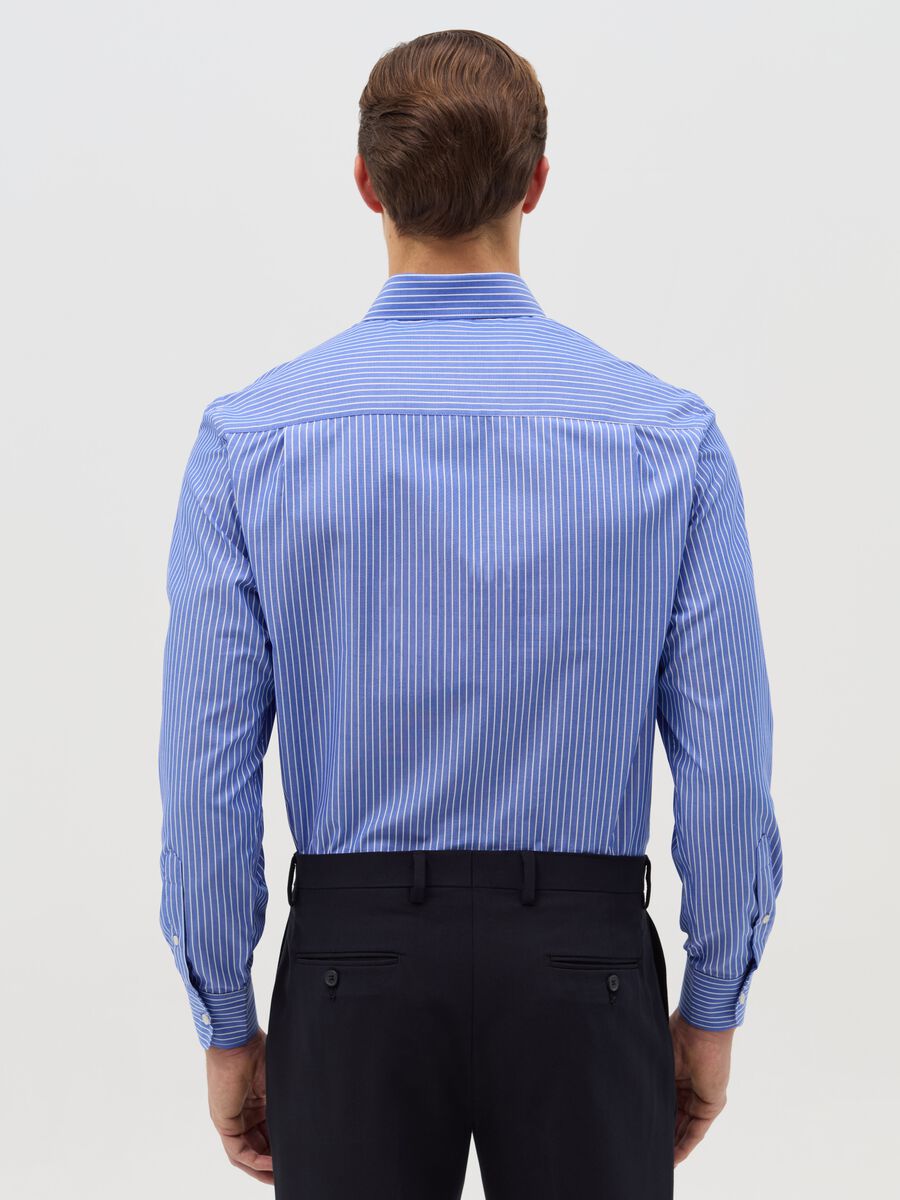 Regular-fit pinstriped easy-iron shirt_2