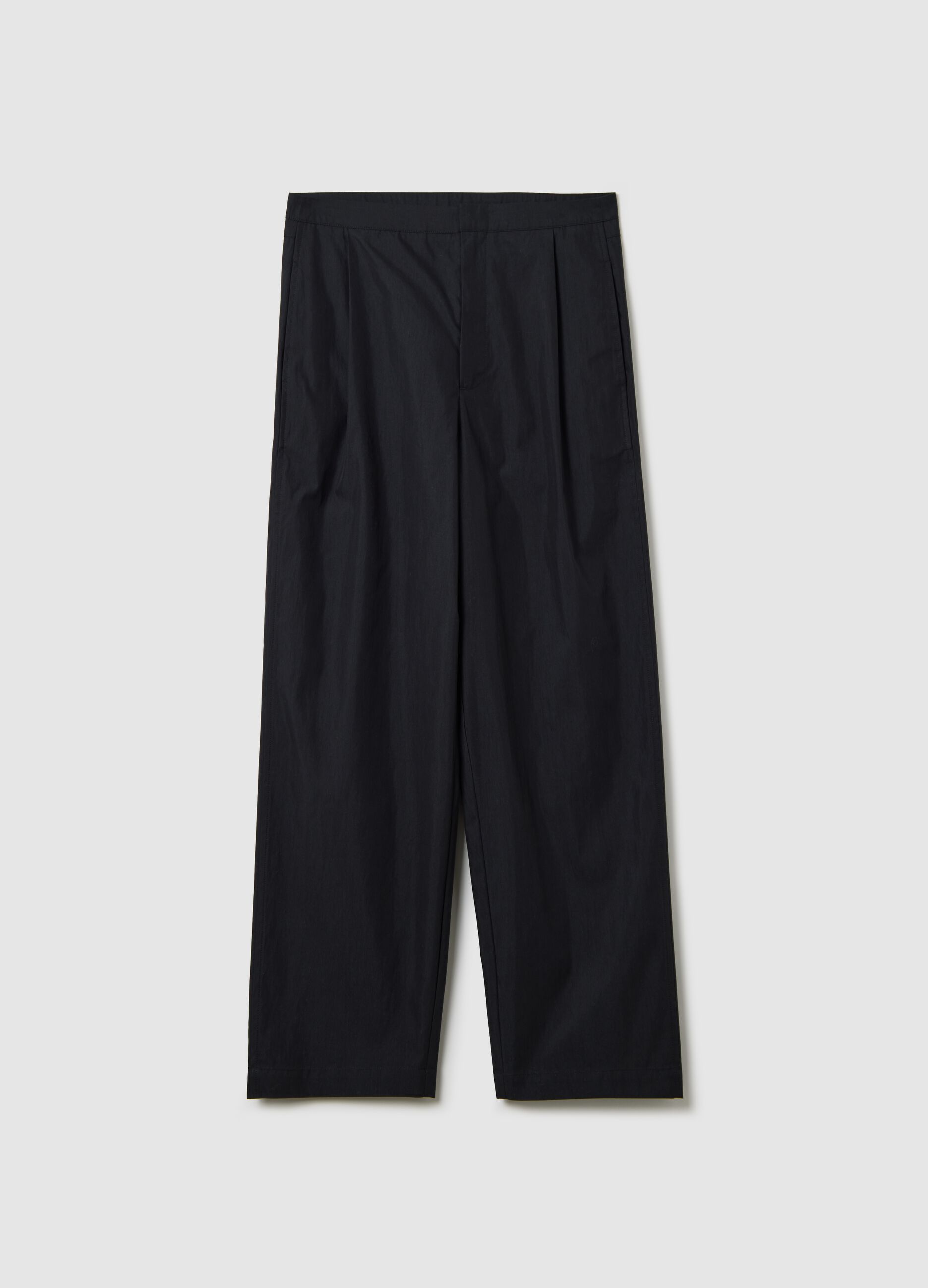 Pantalone carrot fit con pinces nero