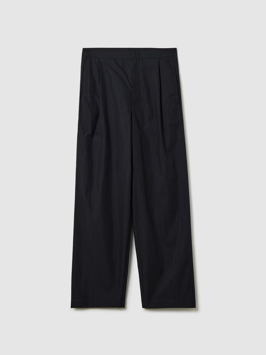 Black carrot-fit trousers with darts_4