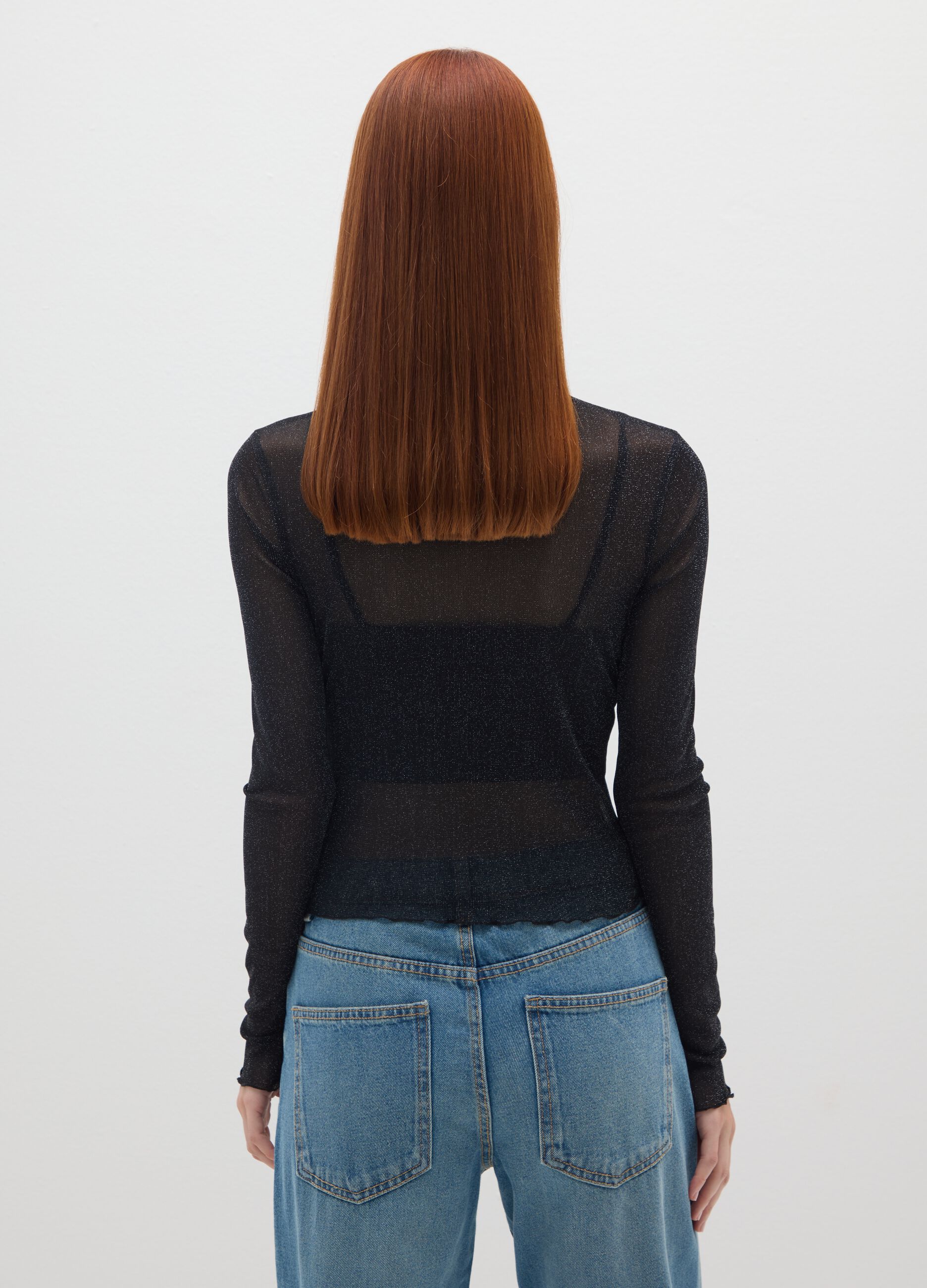 Maglia nera regular fit con maniche lunghe