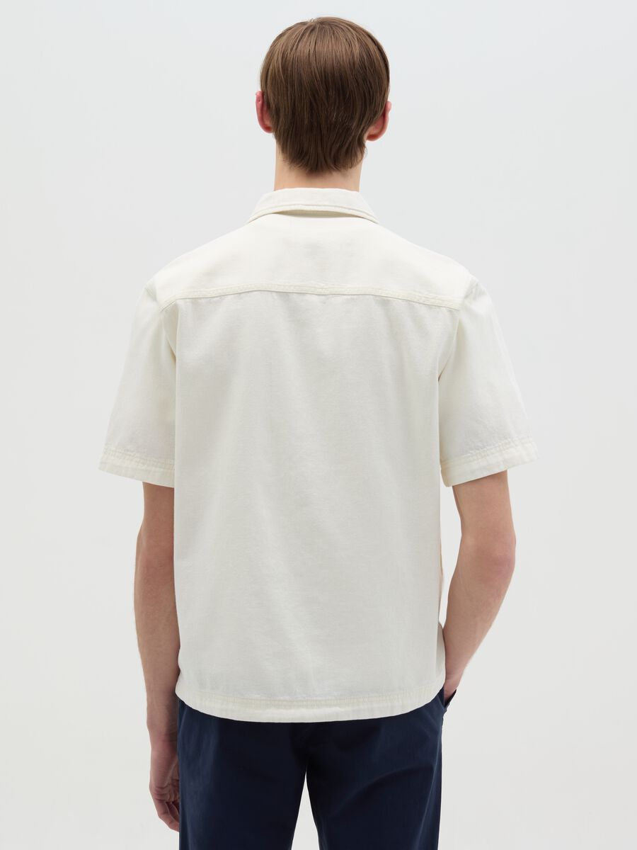 Short-sleeved shirt in denim with pockets_3