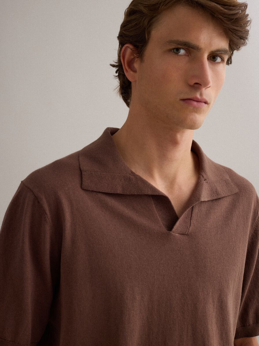Short-sleeved brown polo shirt in pure cotton_3