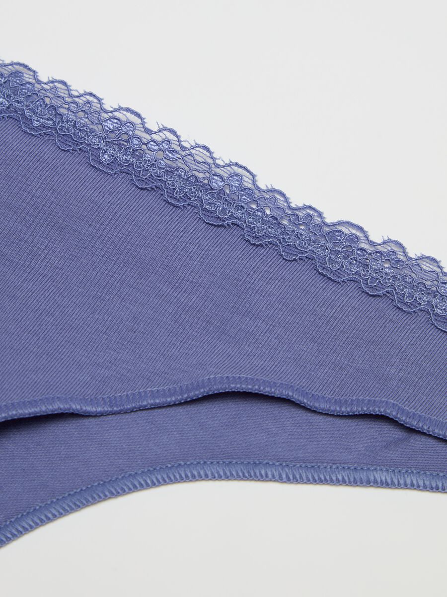 Brazilian-cut briefs with lace trim_5